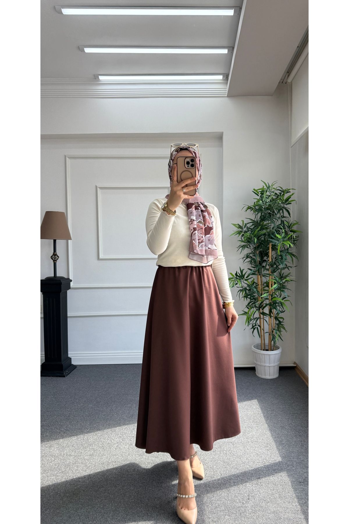 Nisa Nalbantoğlu Kahverengi Kloş Uzun Krep Etek