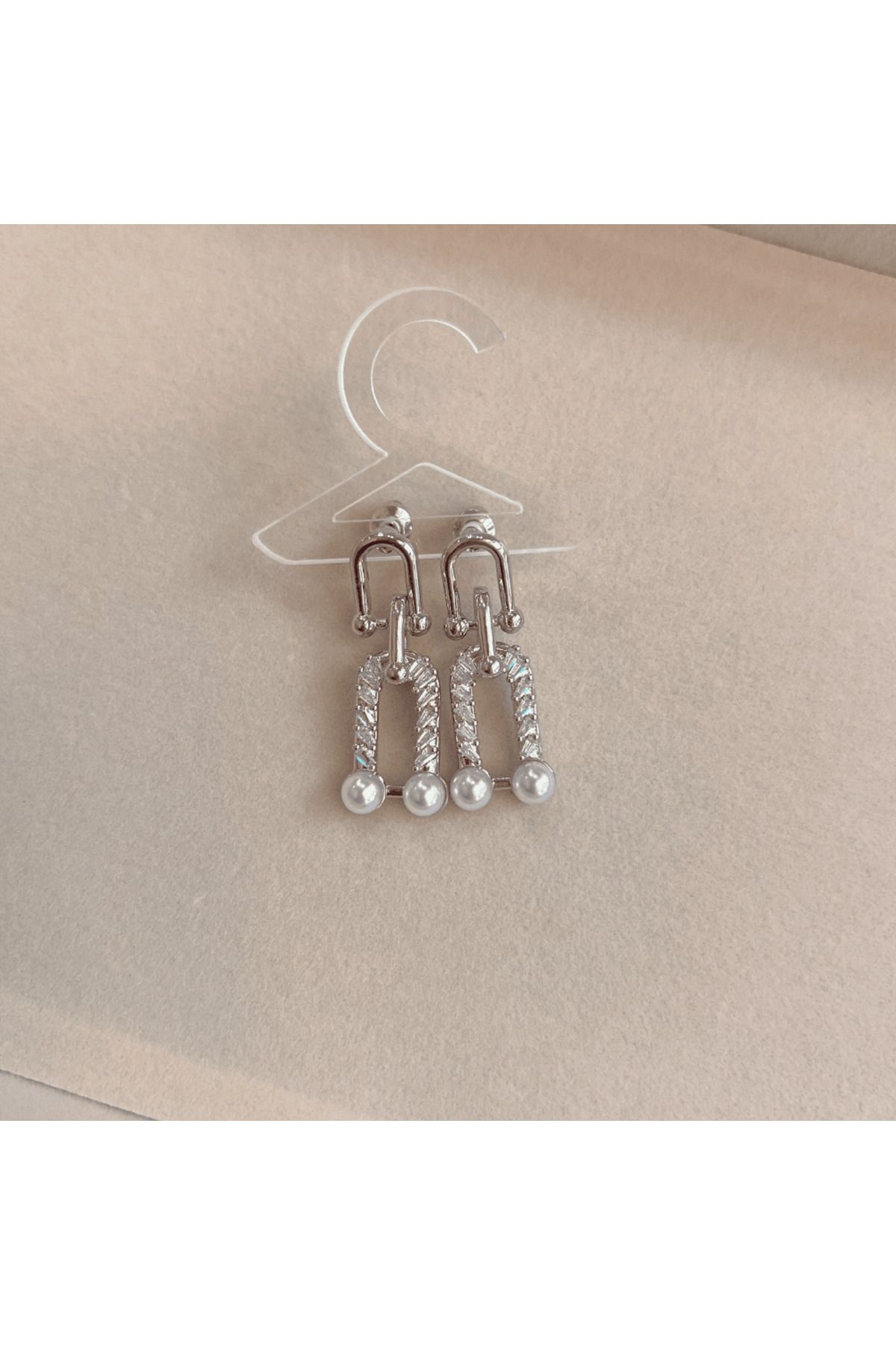 BESMYAR JEWELS Taşlı Modern Sallantılı Küpe Modeli | Paslanmaz Çelik, Şık ve Zarif Tasarım