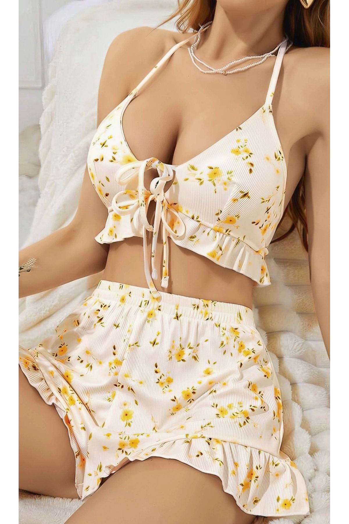 GiyimCity Kadın Çiçekli Ekru Askılı Şortlu Pijama Takım
