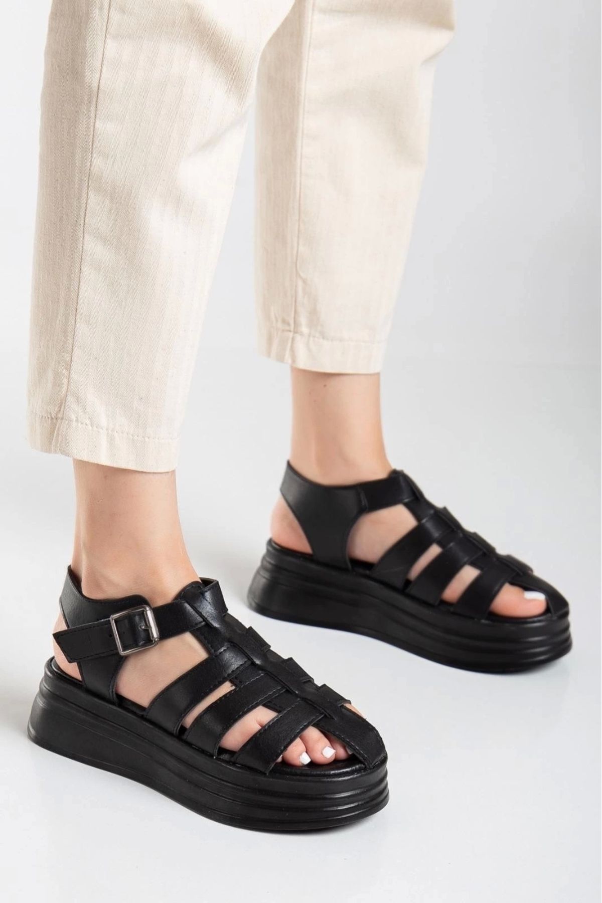 ufukmoda Toten Siyah Cilt Kemerli Sandalet