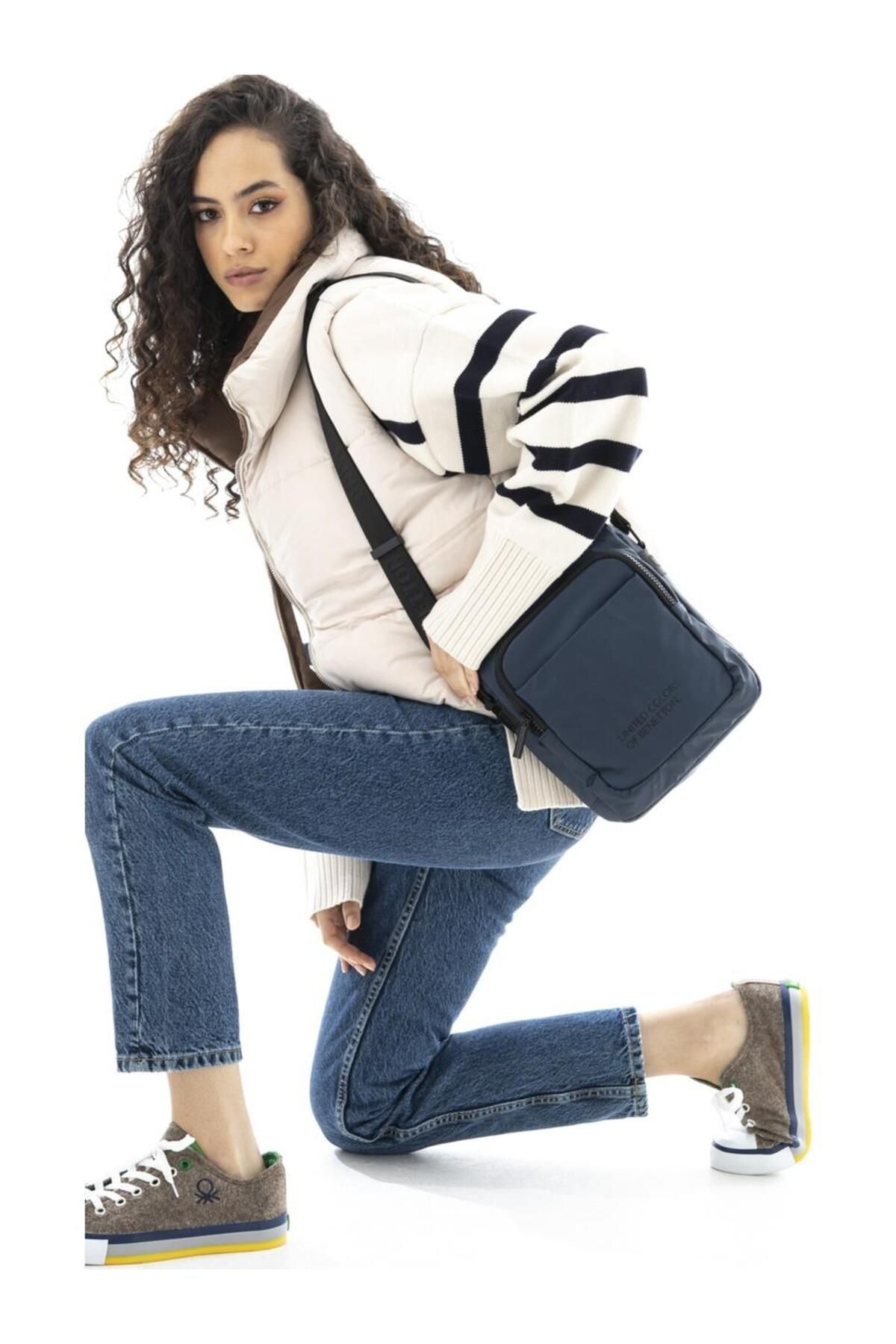 United Colors of Benetton BNT-541 Unisex Su Geçirmez Çapraz Çanta Lacivert