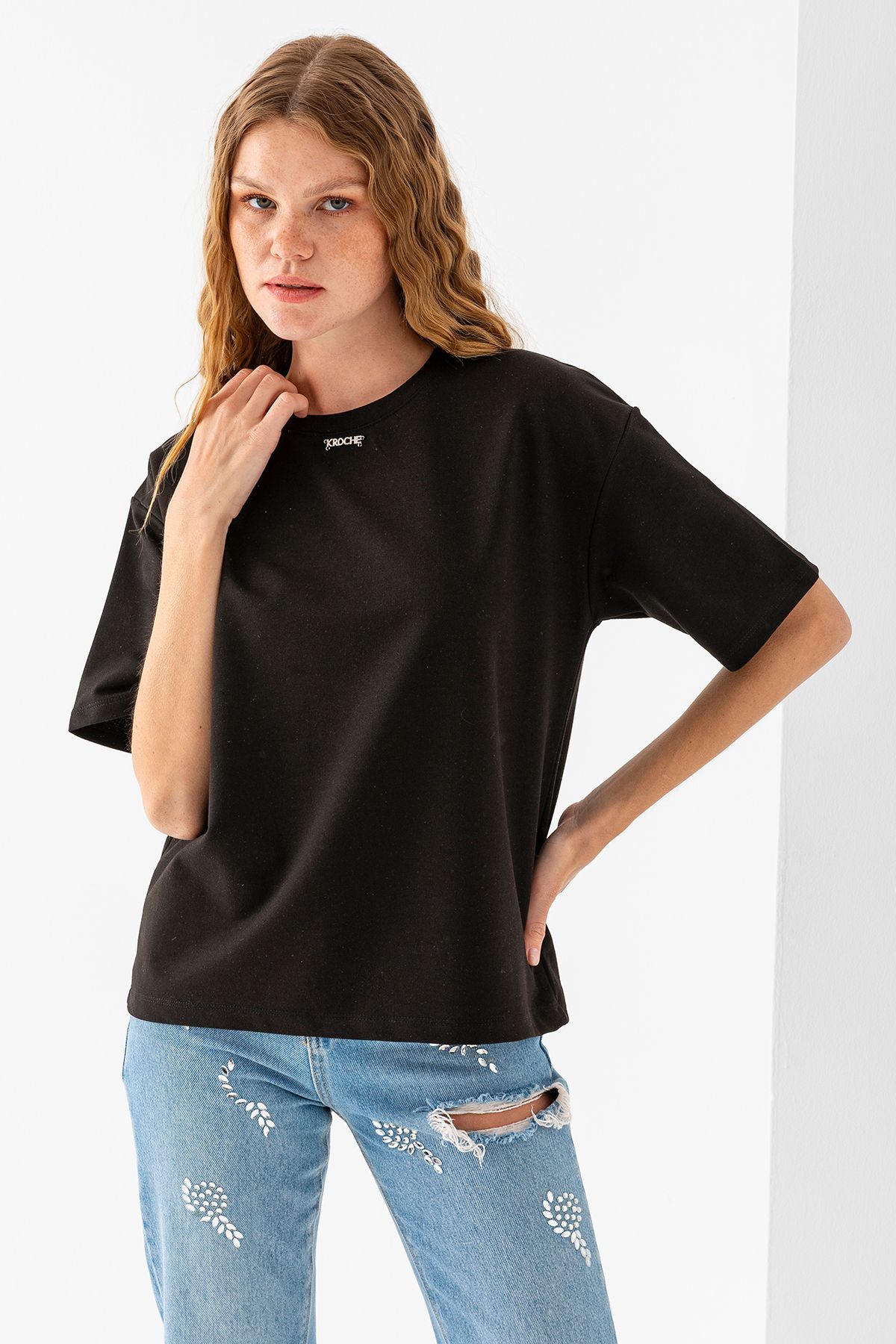 GİYSA Kadın Bisiklet Yaka Kroche Aksesuarlı T-Shirt Siyah - 25779