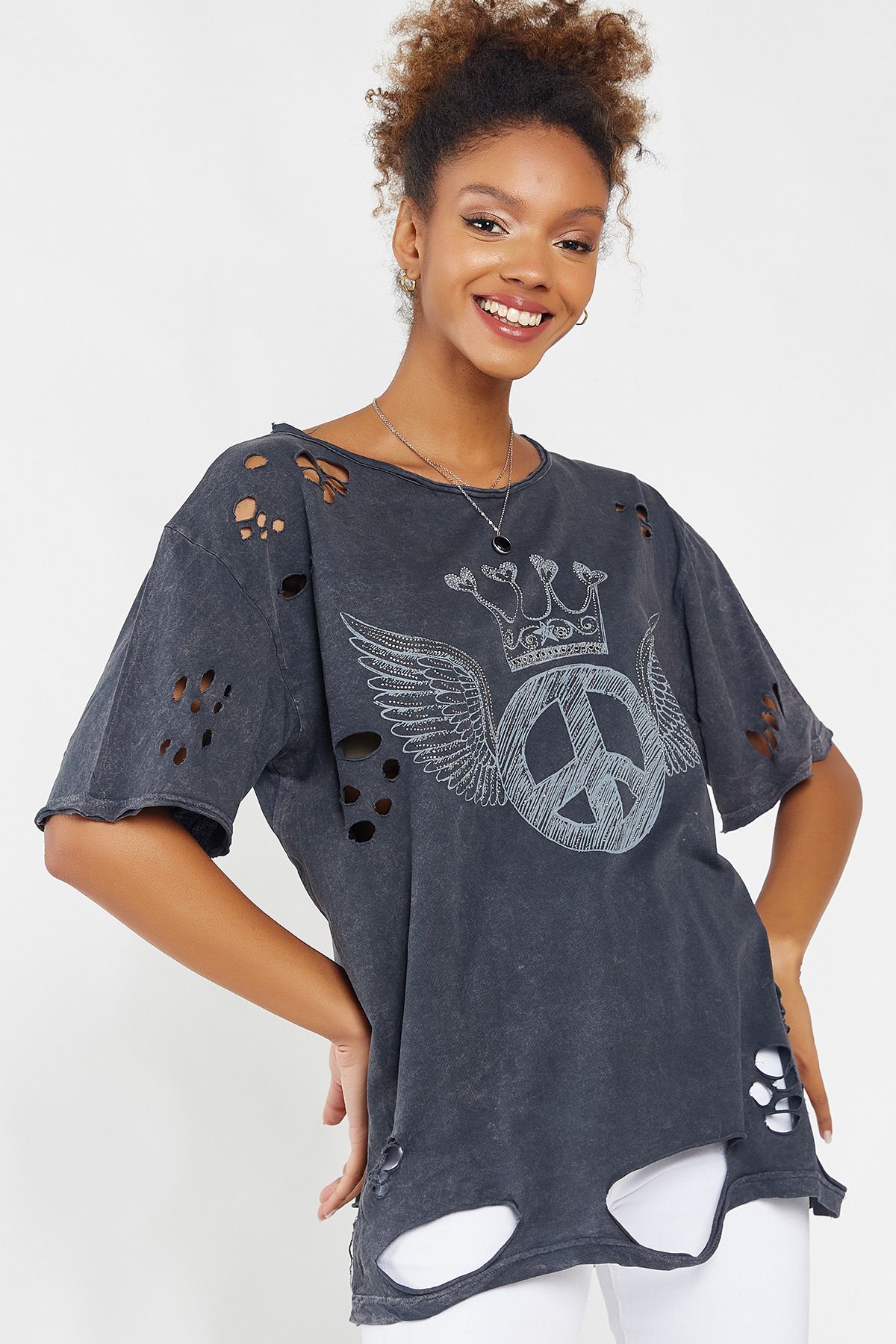 Hopoi Kadın Yırtıklı Kanat Desenli Taşlı T-Shirt
