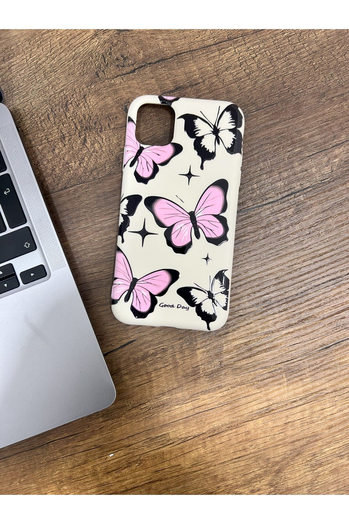 HZR Iphone 11 Beyaz Büyük Pembe Kelebek Desenli Silikon Kılıf
