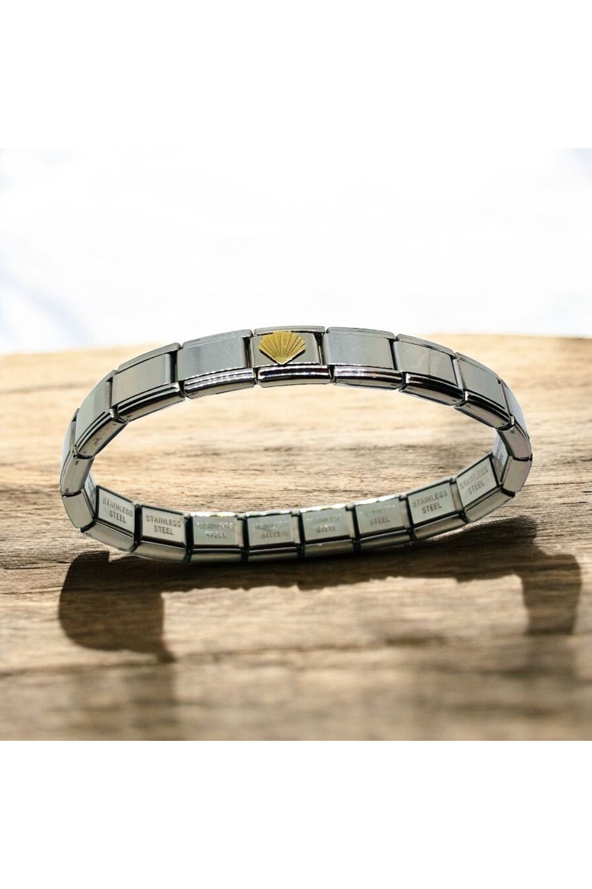 MeSin Store ALTIN RENGİ DENİZ KABUĞU KABARTMALI ÇELİK CHARM EKLENTİLİ ÇELİK İTALYAN BİLEKLİK