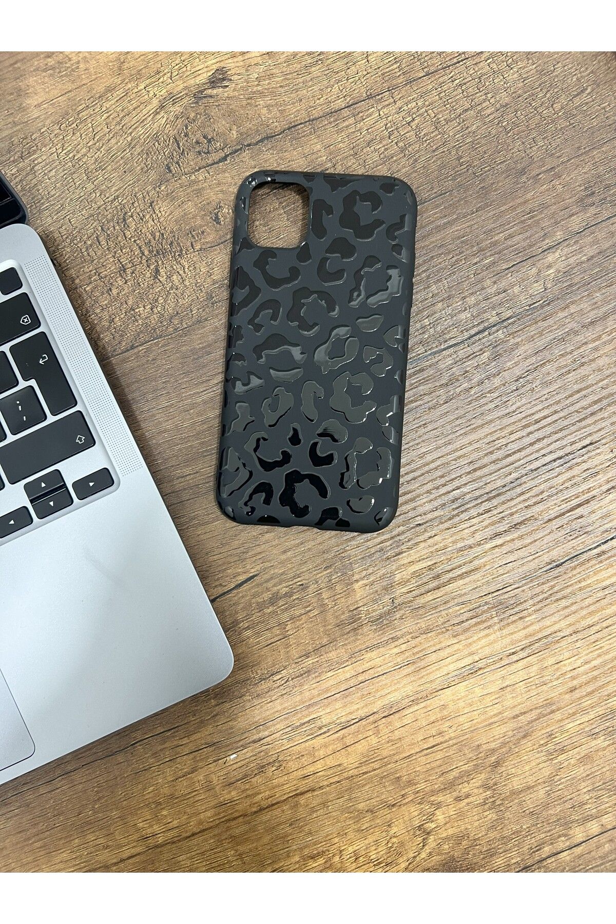 HZR Iphone 11 Siyah Desenli Silikon Kılıf