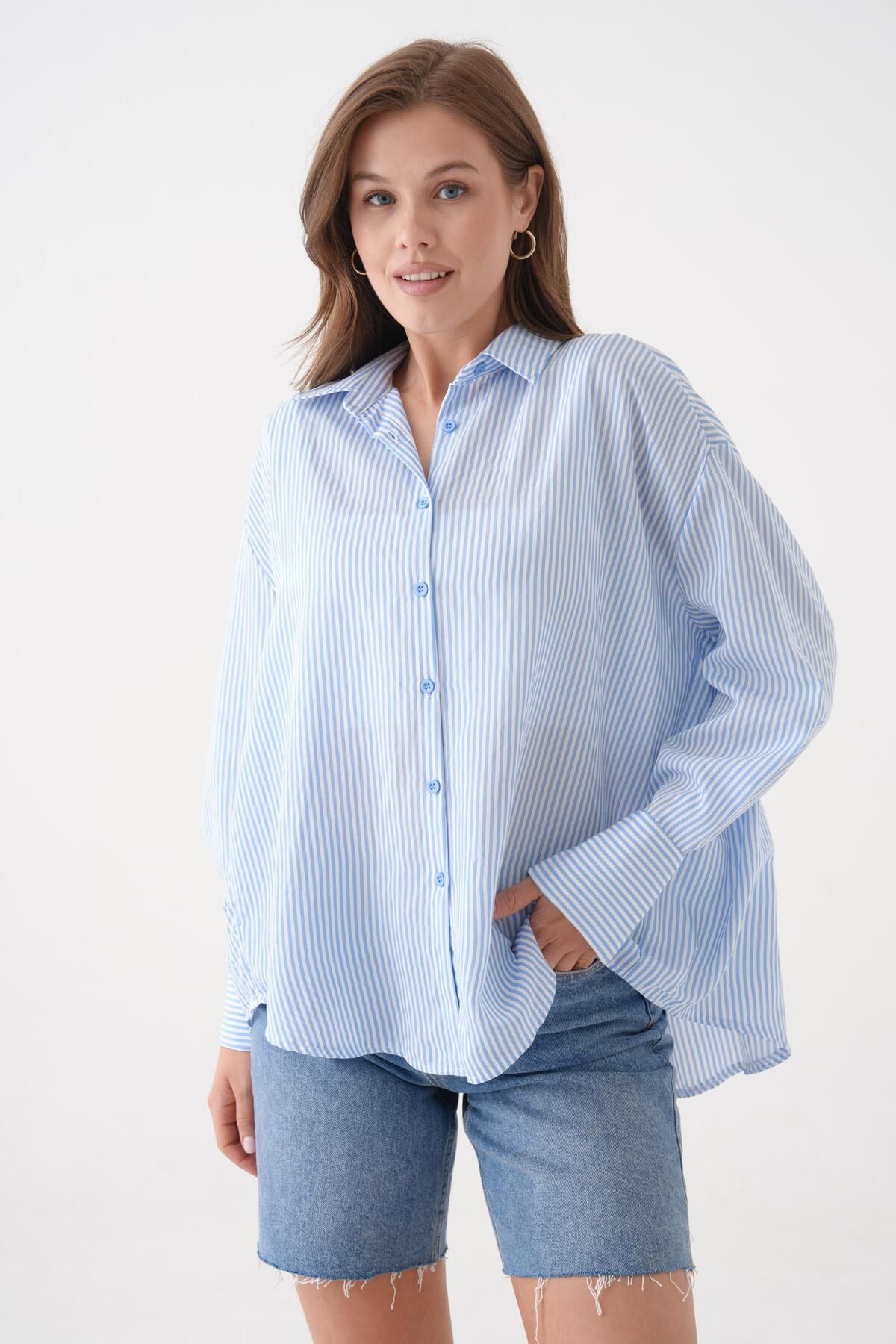 minaaise Kadın Mavi Modal Kumaş Oversize Çizgili Gömlek 29182