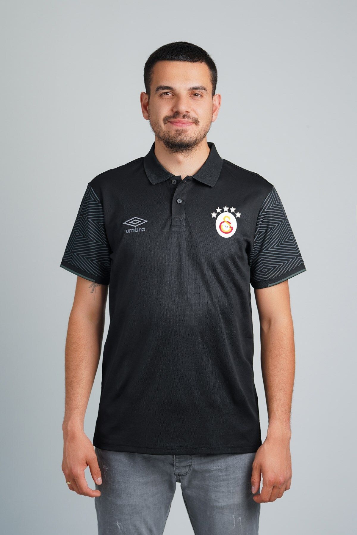 Galatasaray Orijinal 5 Yıldızlı Siyah Umbro T-Shırt