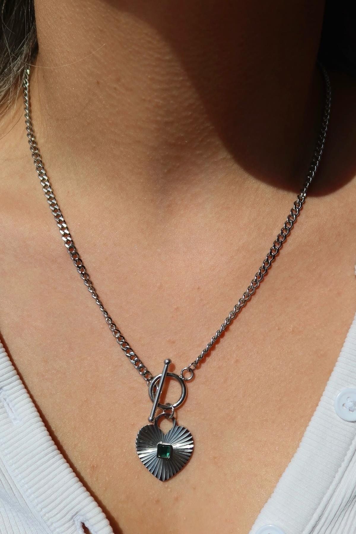 TAKIŞTIR Gümüş Renk Kalp Figürlü Yeşil Taş Detaylı Çelik Xupıng Kolye(Çift)