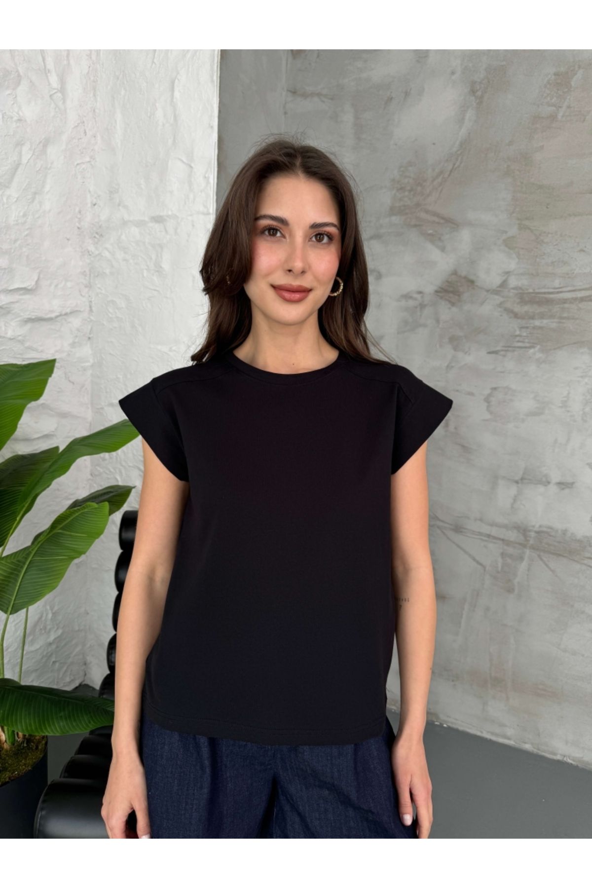 Elif Özbey Butik Siyah Ay Kol Basic Tshirt