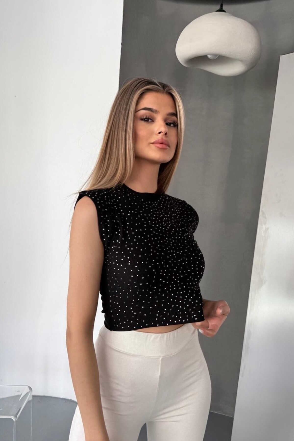 Yazlık Bisiklet Yaka Full Serpme Taş Detay Siyah Crop Bluz