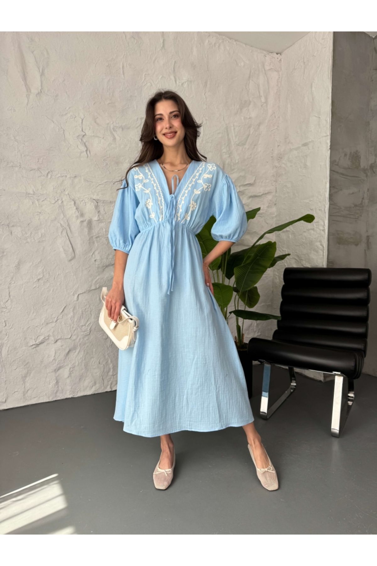 Elif Özbey Butik Bebe Mavi Nakışlı Müslin Elbise