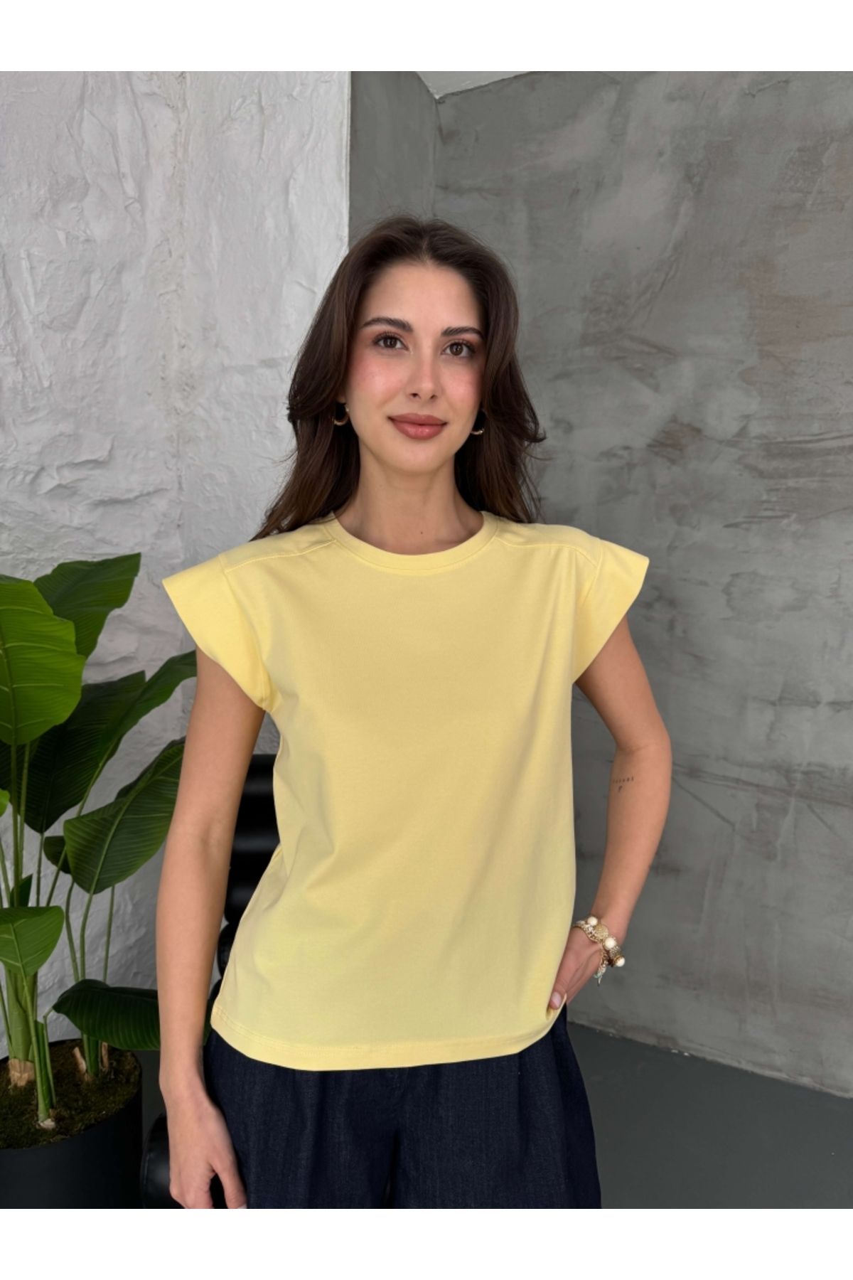 Elif Özbey Butik Sarı Ay Kol Basic Tshirt