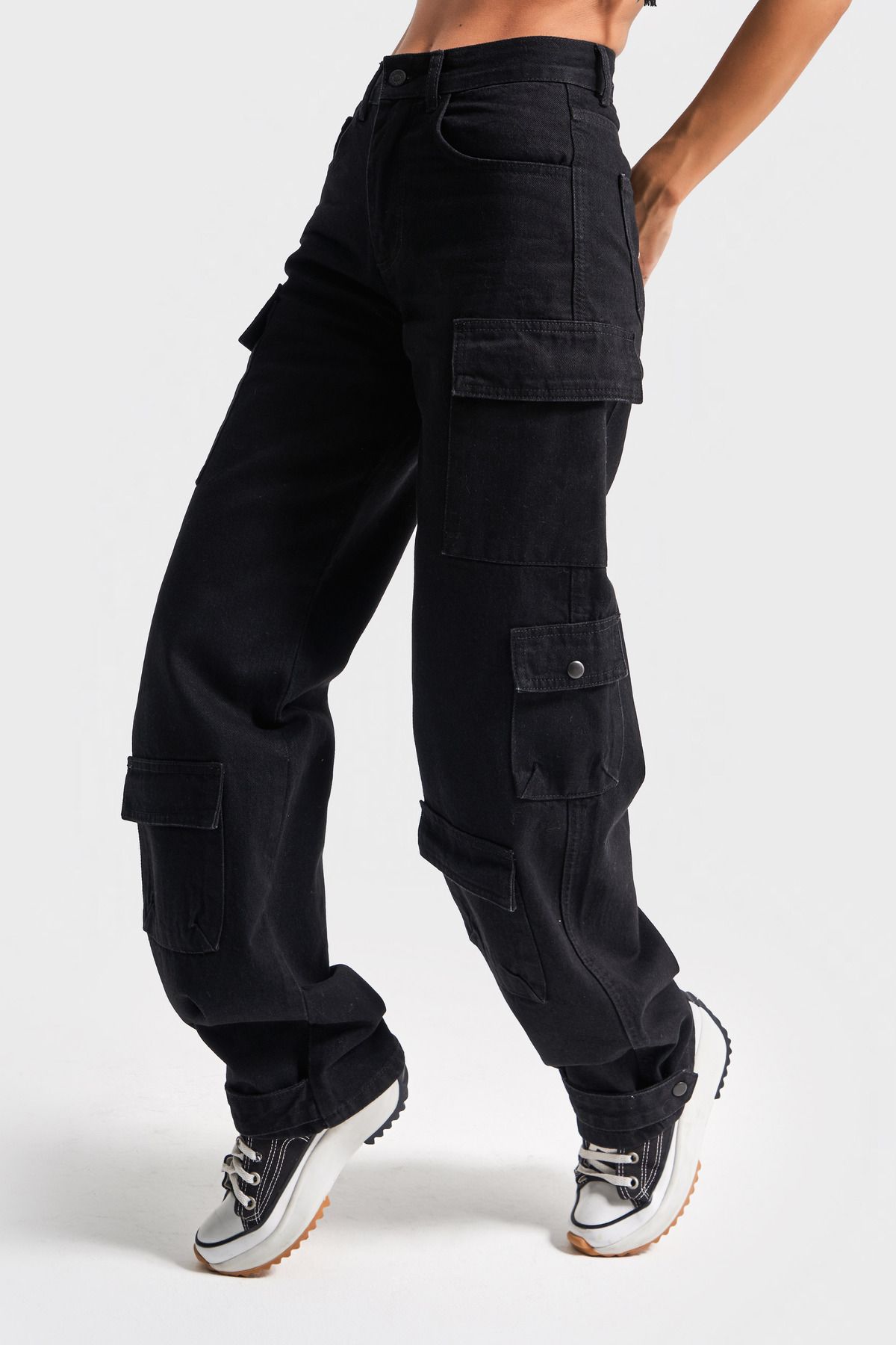 its basic Kadın Siyah Renk 1s5-1 Jogger Fit Kargo Cep Paçası Çıtçıtlı %100 Koton Denim Jean