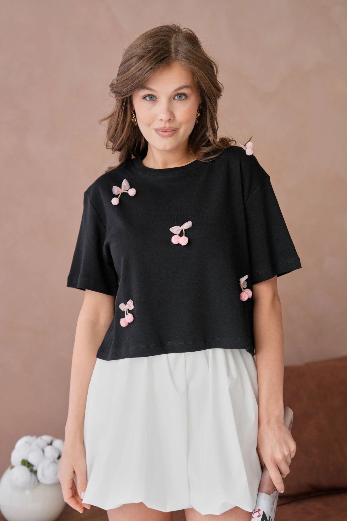 Park Karon Aksesuar Detaylı Kısa Kol Basic T-Shirt