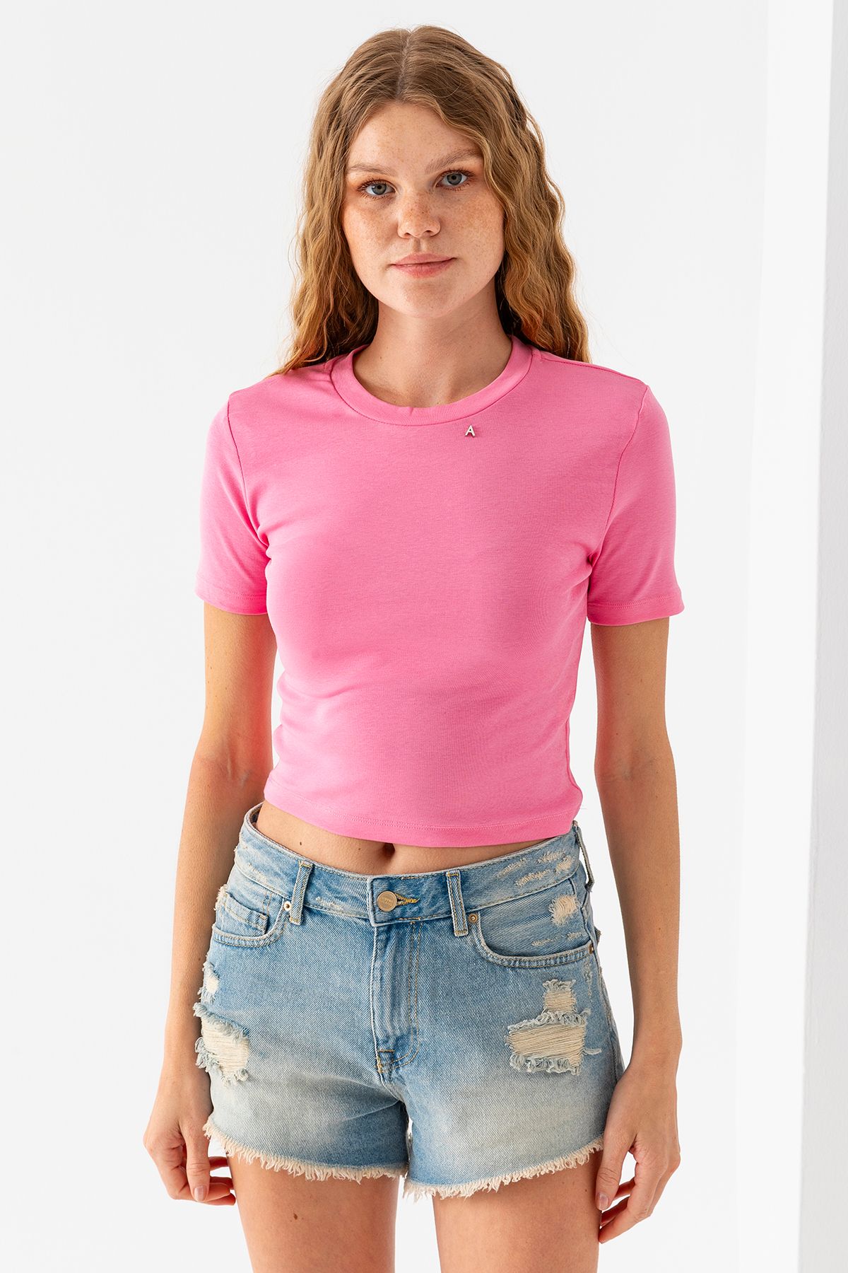 GİYSA Kadın Bisiklet Yaka A Aksesuarlı Crop T-Shirt Pembe - 25792