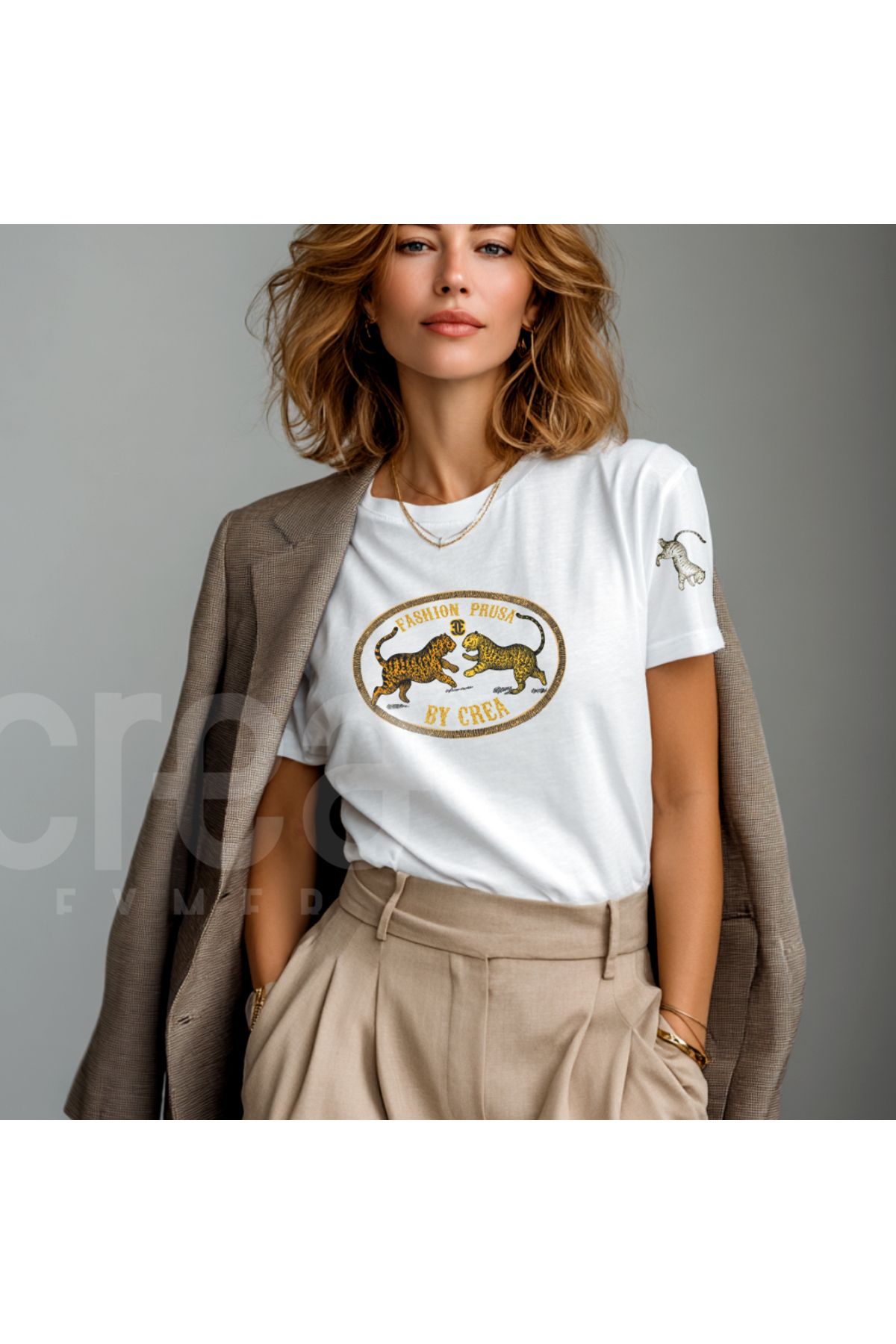 Crea Eymer Wear Altın Simli Leopar Tasarımlı CREA Dijital Baskılı Pamuklu Bisiklet Yaka Tişört Beyaz