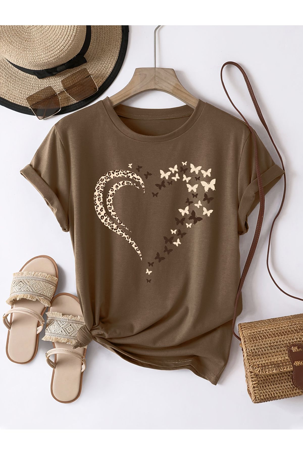 uyguntarz Unisex Leopar Kelebekli Kalp Tasarım Basklı Tshirt