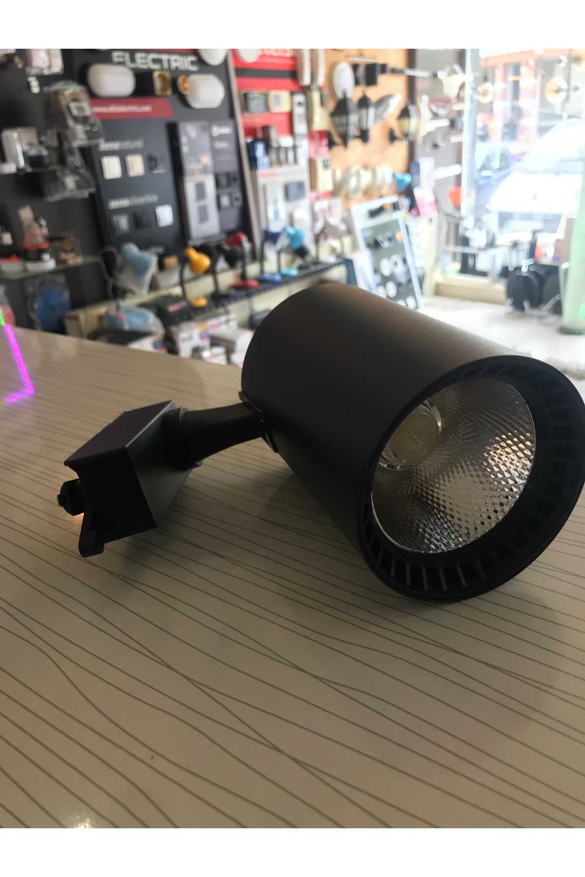 YÜCEL 30 W YCL LED RAY SPOT GÜNIŞIĞI 3200 kelvin SİYAH KASA