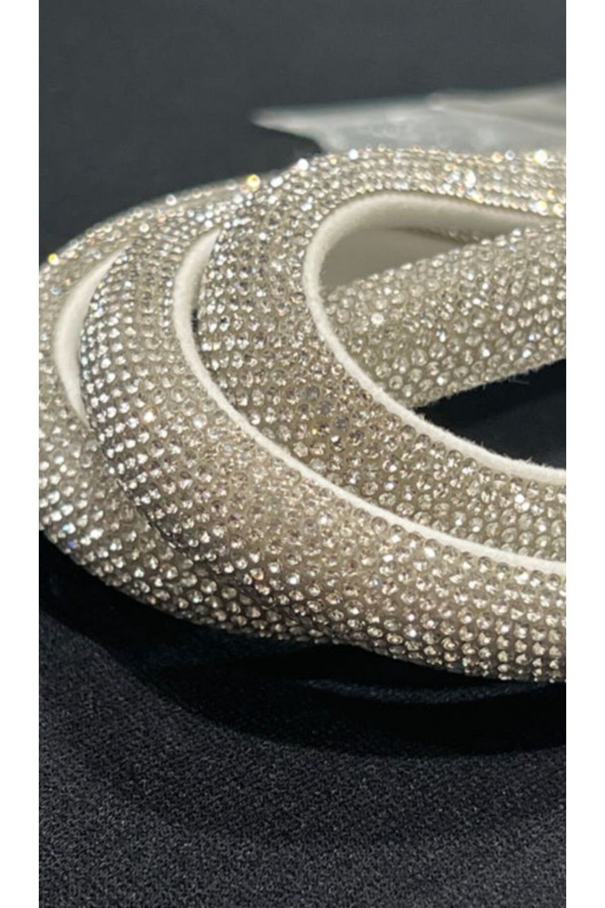 OZN AKSESUAR taşlı süngerli şerit, Yarım taşlı şerit, Kristal şerit, ayakkabı şeriti, süsleme taş 2,5cm 1mt gümüş