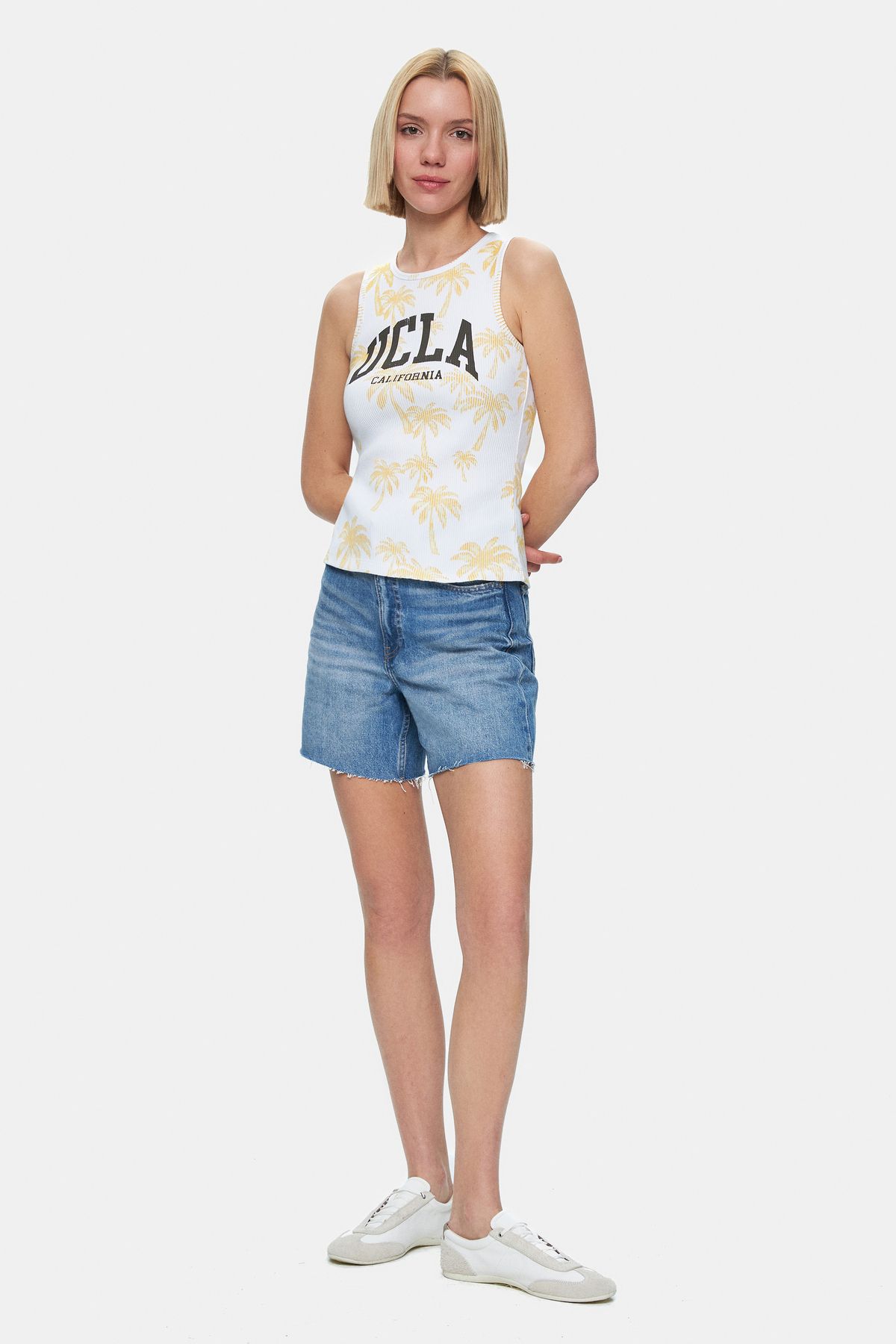 UCLA MAUVE Açık Sarı Baskılı Sıfır Kol Standard Fit Kadın Tshirt