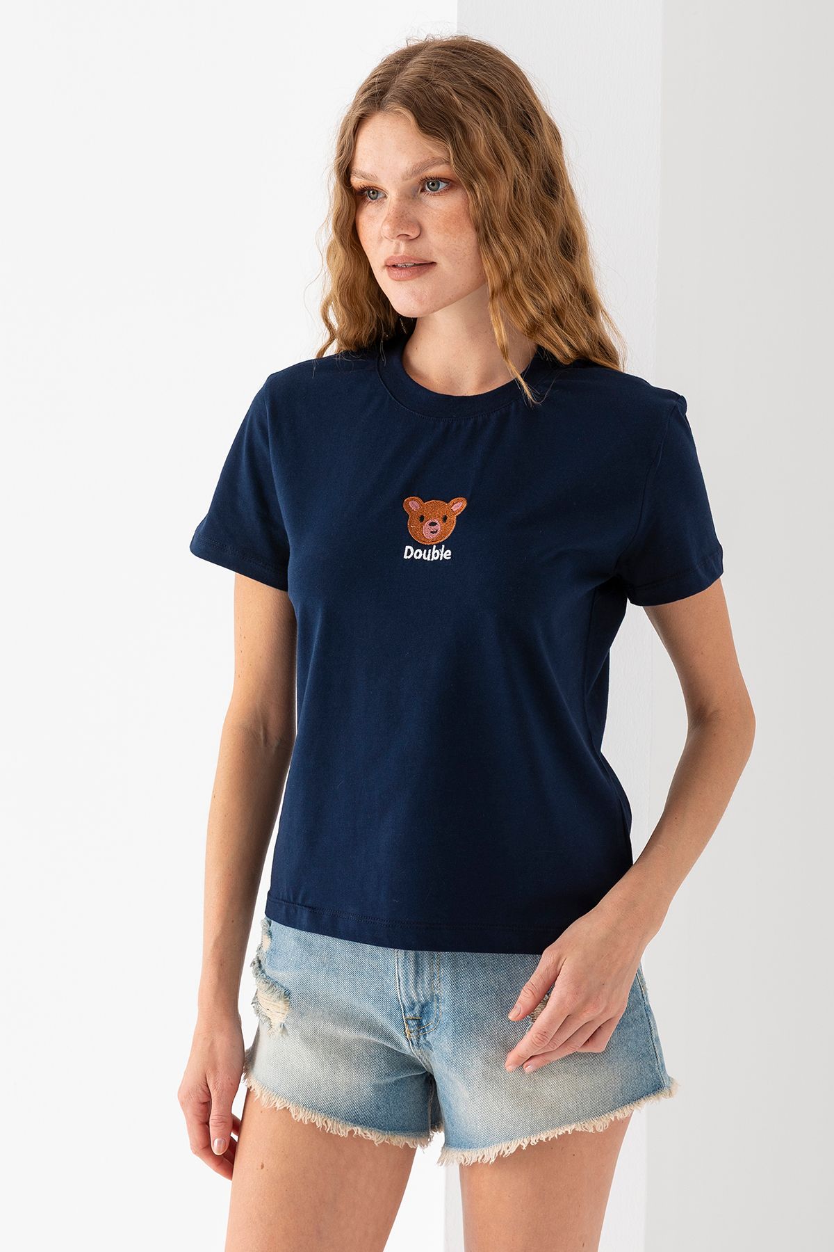 GİYSA Kadın Bisiklet Yaka Ayıcık Nakışlı %100 Pamuklu T-Shirt Lacivert - 25786