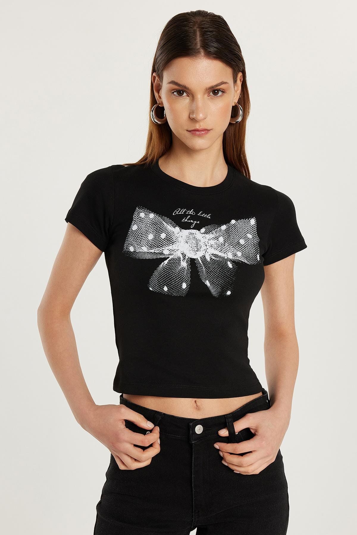 Tudors Kadın Slim Fit Dar Kesim %100 Pamuk Kısa Kollu Bisiklet Yaka Baskılı Siyah Tişört