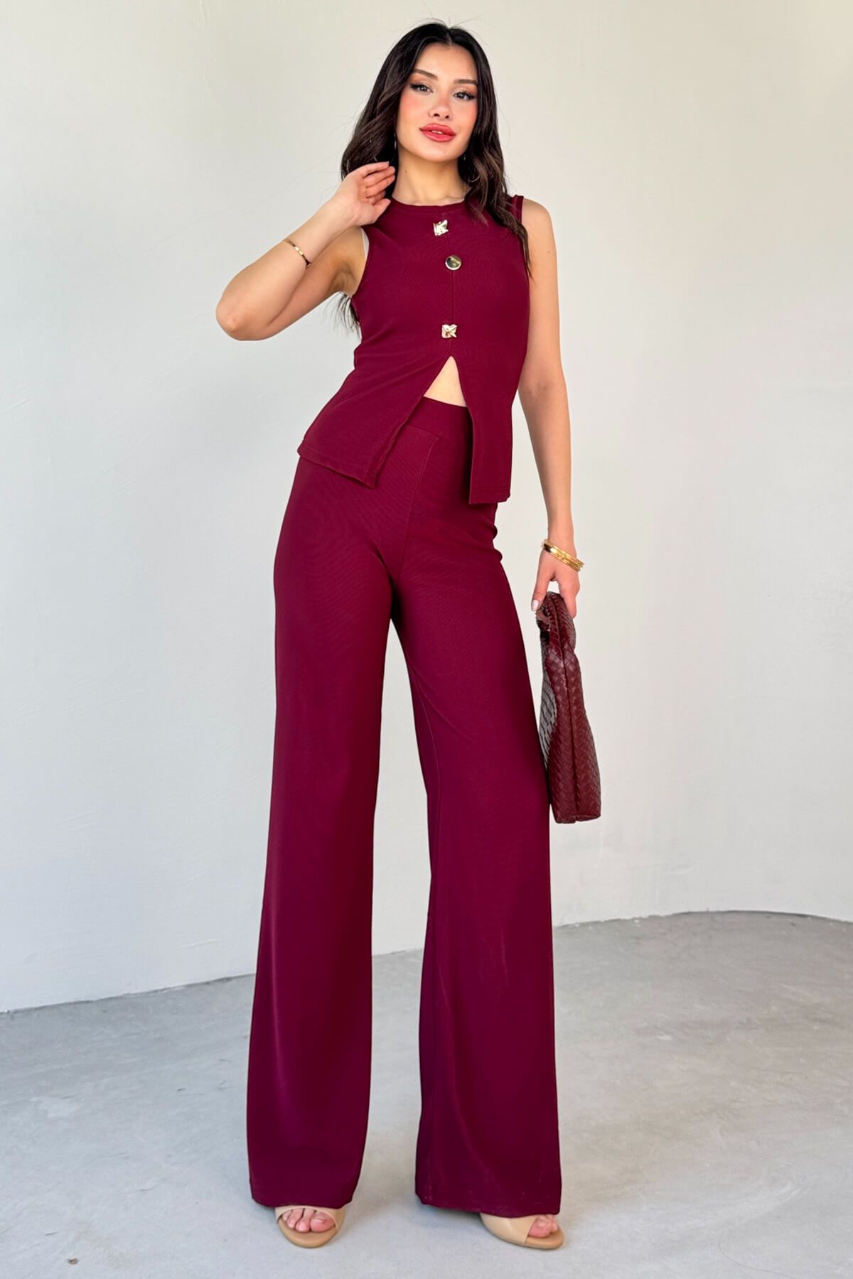 Cappmoda TKM-13289 Bordo Gold Düğme Detaylı Bluz Lastikli Pantolon Kaşkorse İkili Takım