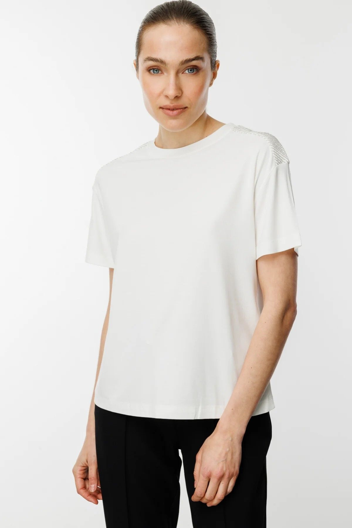 ON TRİKO Omuzları Taşlı Sıfır Yaka T-Shirt 51348-25