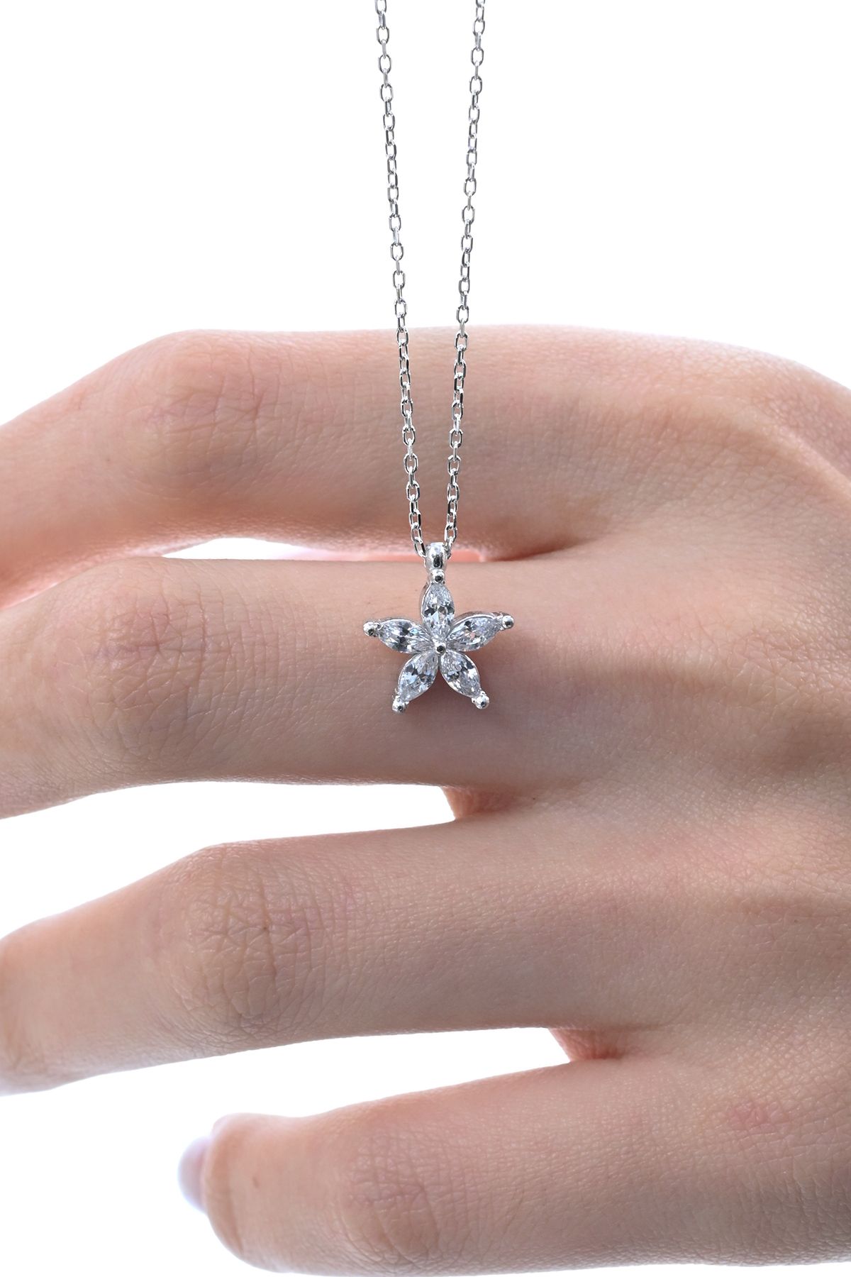 jingle bells Lotus Çiçeği 925 Ayar Gümüş Kolye Beyaz Zirkon Taşlır Rodyum