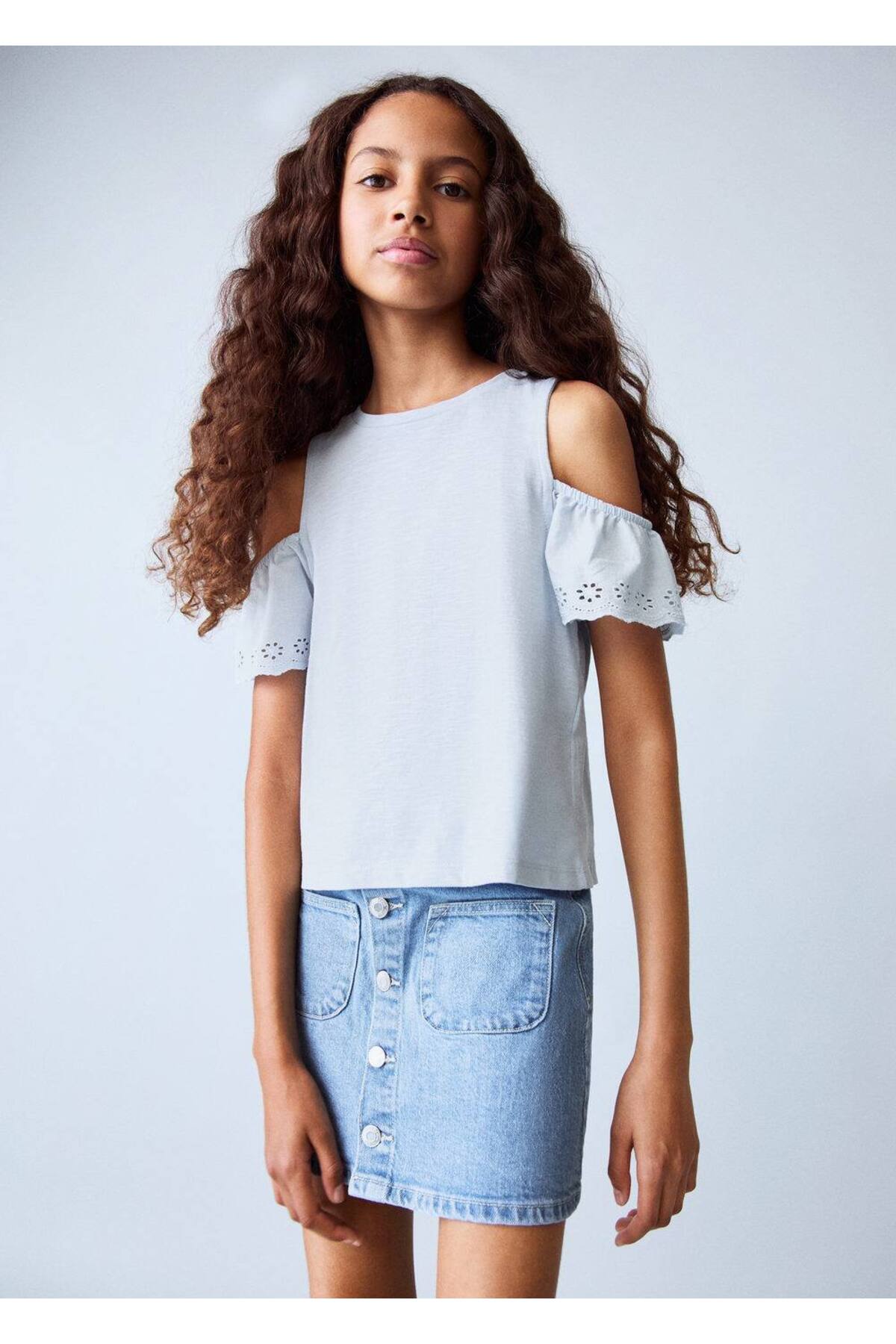 Cut out detaylı tişört