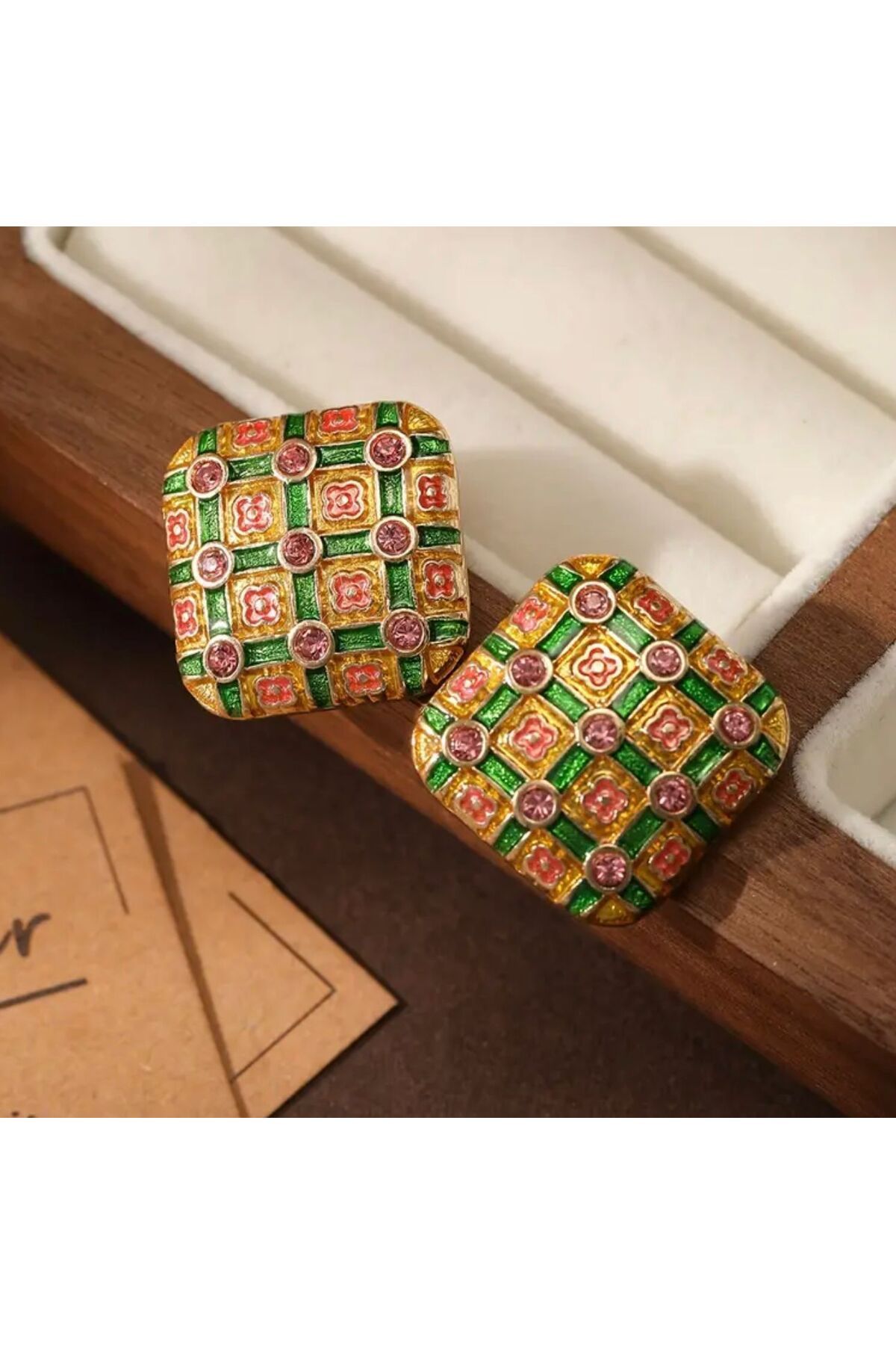 Burroe Atalier Vintage Esintili Renkli Geometrik Çivi Küpe