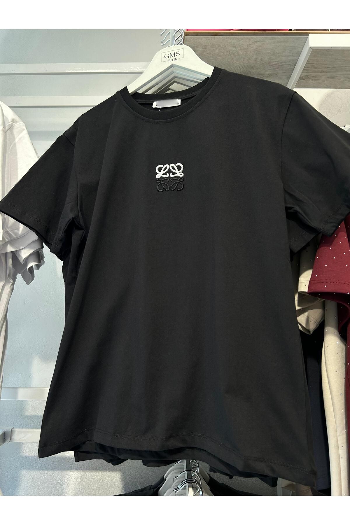QBZ ÖNÜ NAKIŞLI TİŞÖRT PAMUKLU