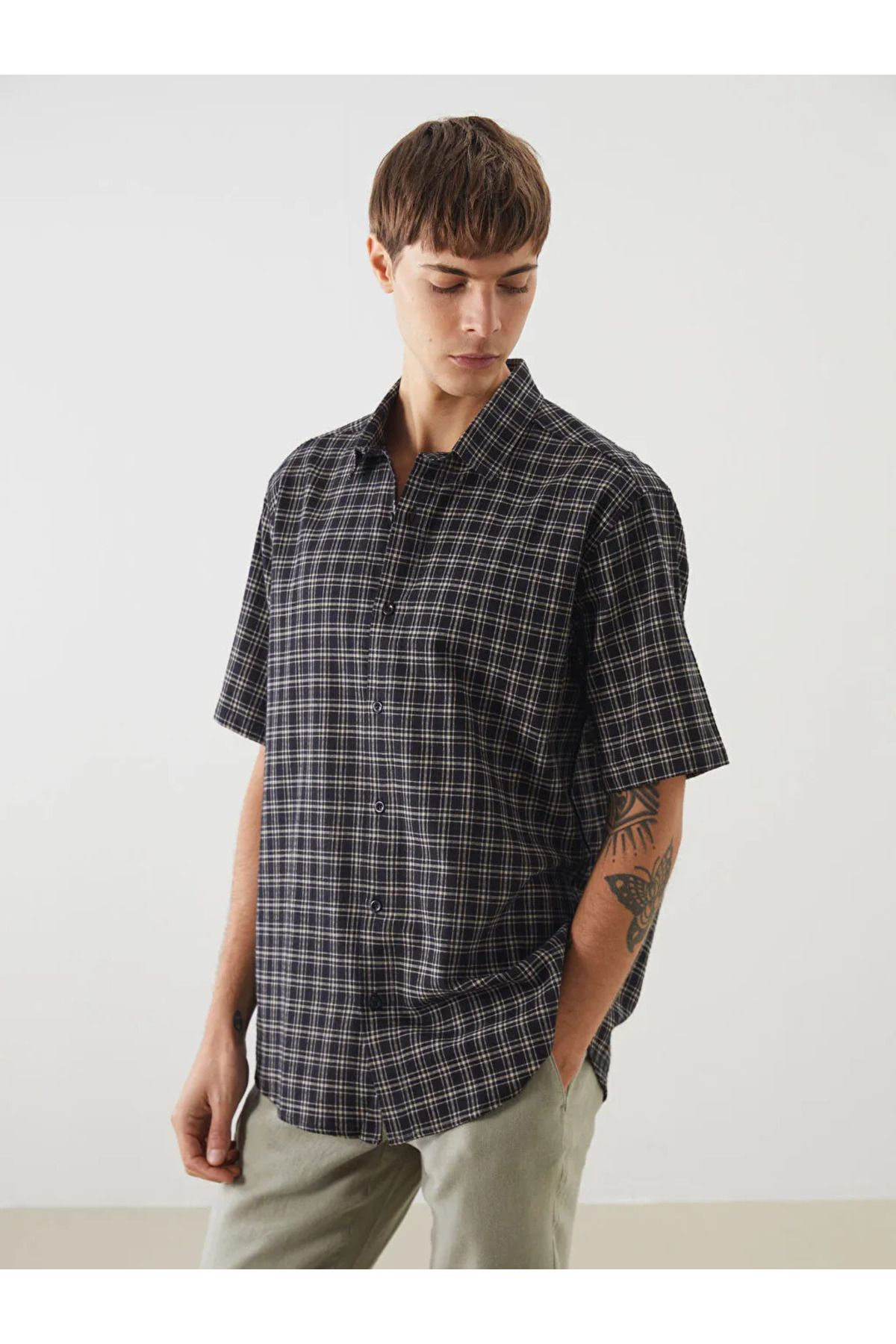 LC Waikiki Siyah Regular Fit Kısa Kollu Ekose Erkek Gömlek