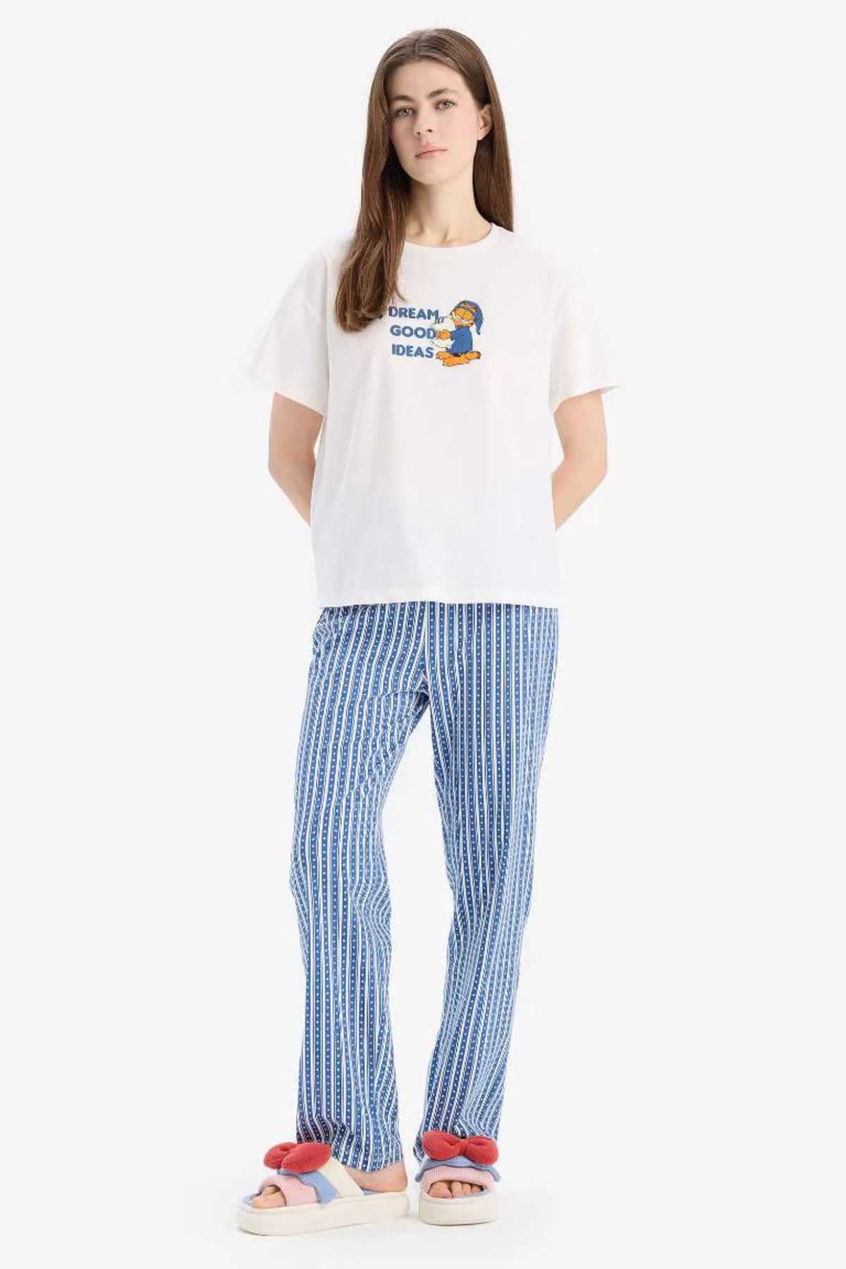 DeFacto Garfield Pijama Takımı Kısa Kollu Üst Esnek Belli Uzun Altı-Fall in Love
