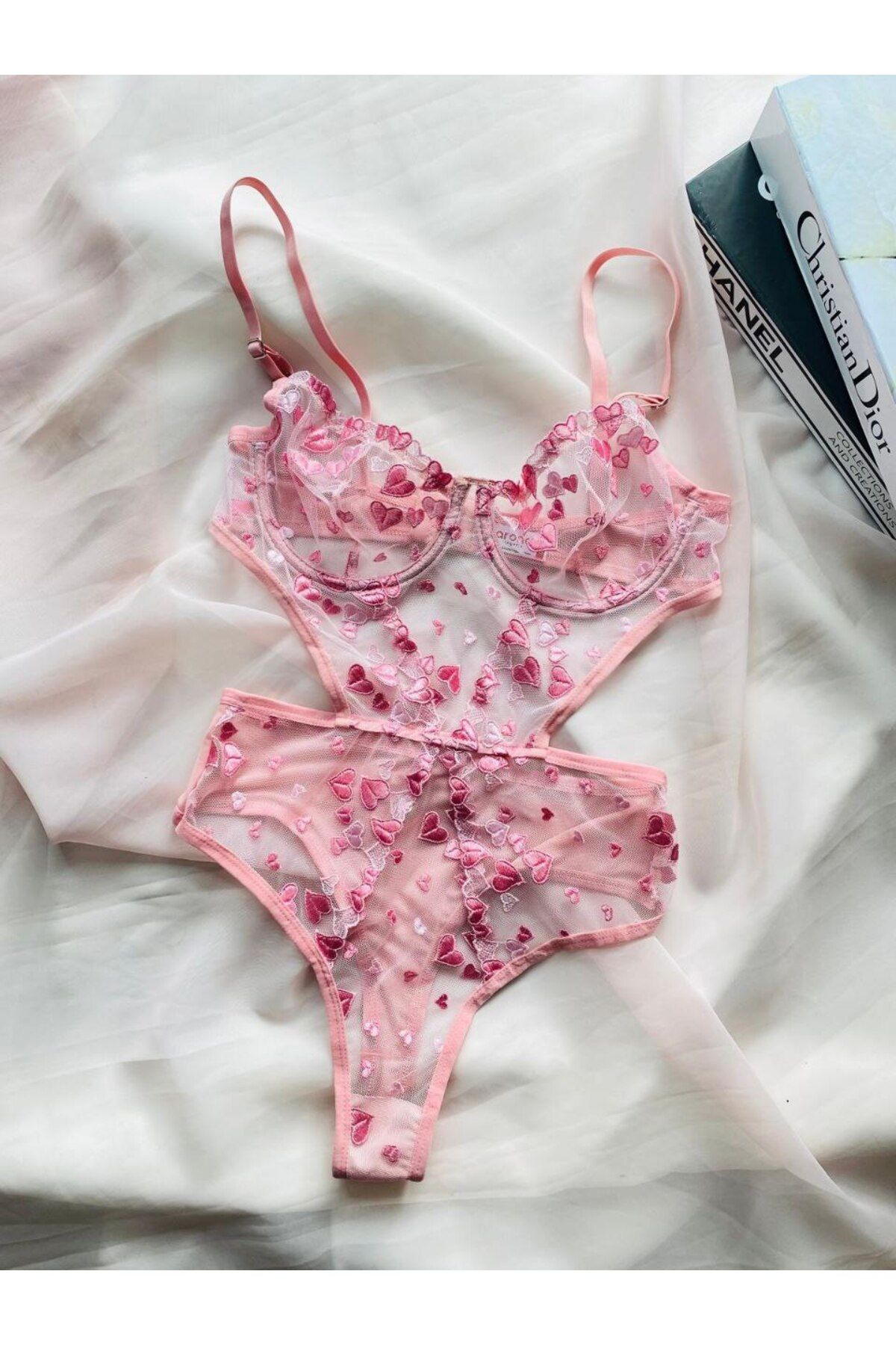 NERA BUTİK Pink Crush – Kalp Nakışlı Şeffaf Tül Body