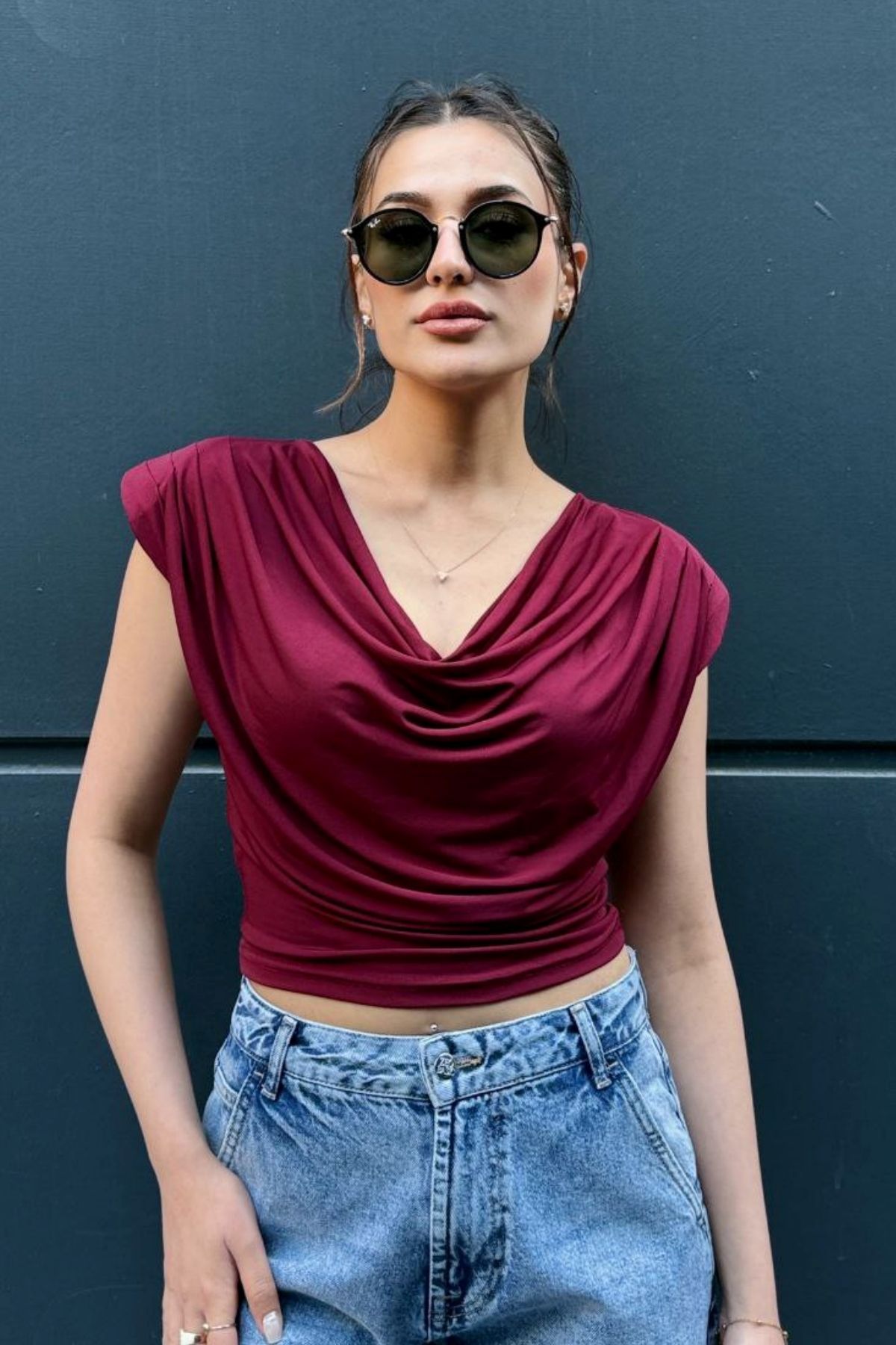 WOMAN VISION Omuzu Vatkalı Esnek Sandy Kumaş Degaje Yaka Crop Bordo Bluz 8113