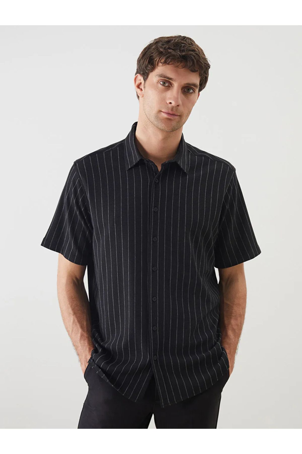 LC Waikiki Regular Fit Kısa Kollu Çizgili Erkek Gömlek