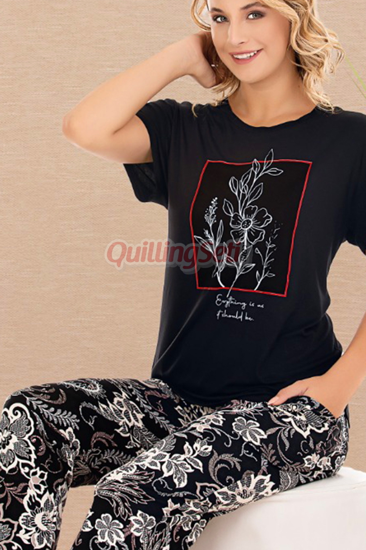 Siyah Beyaz Renk ve Çiçek Desenli Lady 12597 Kadınların Tercihi Pamuklu Kısa Kol Pijama Takımı Siyah Beyaz Renk ve Çiçek Desenli Lady 12597 Kadınların Tercihi Pamuklu Kısa Kol Pijama Takımı, XL-12597, Kısa Kollu Pijama Takımları, M-12597
