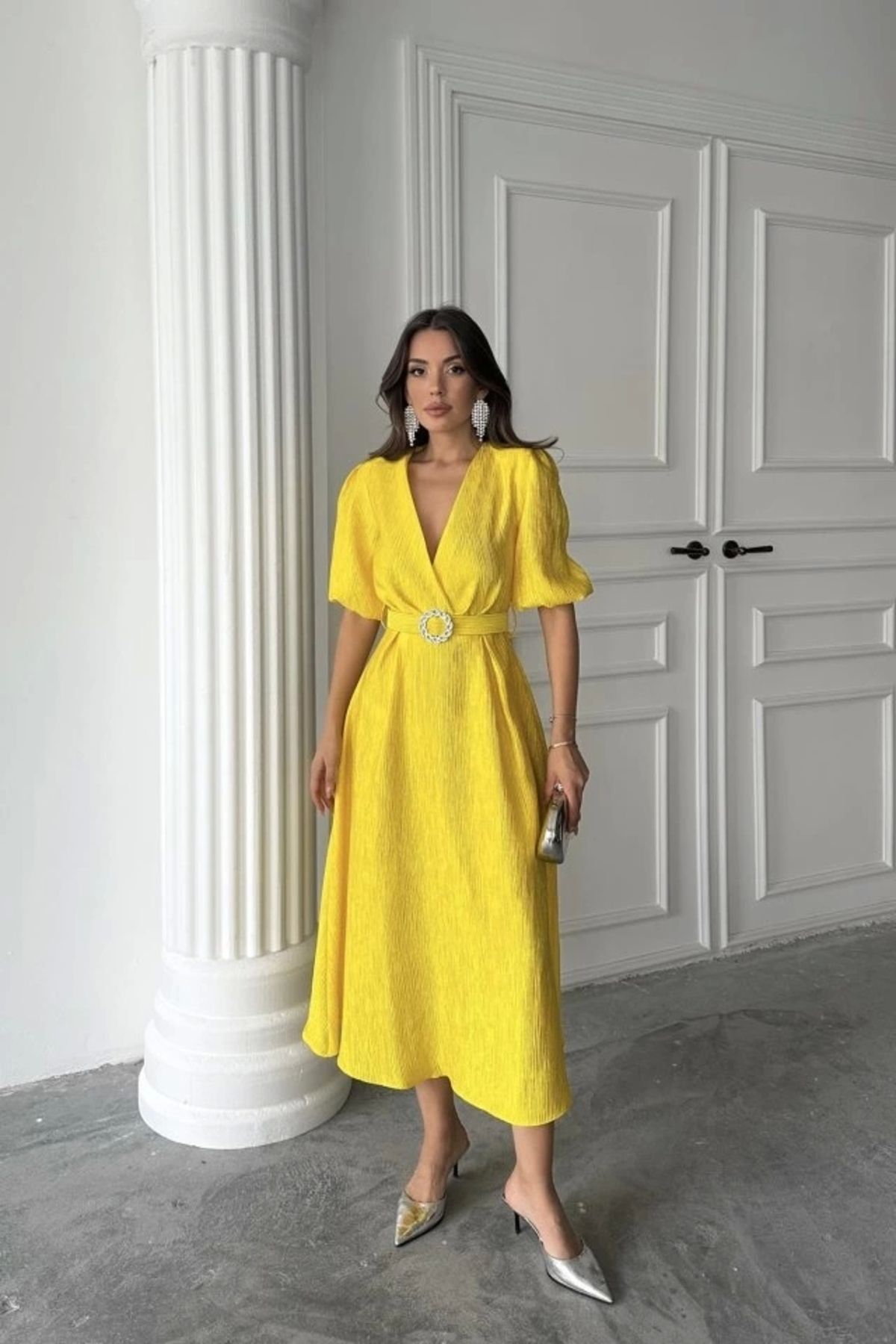 Butik Sarı Işıltılı Kemerli Kruvaze Elbise