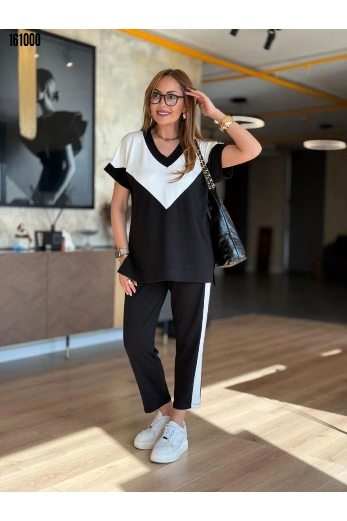 Genel Markalar Kadın V Yaka Kısa Kollu Renk Detaylı Pantolon Bluz İkili Takım
