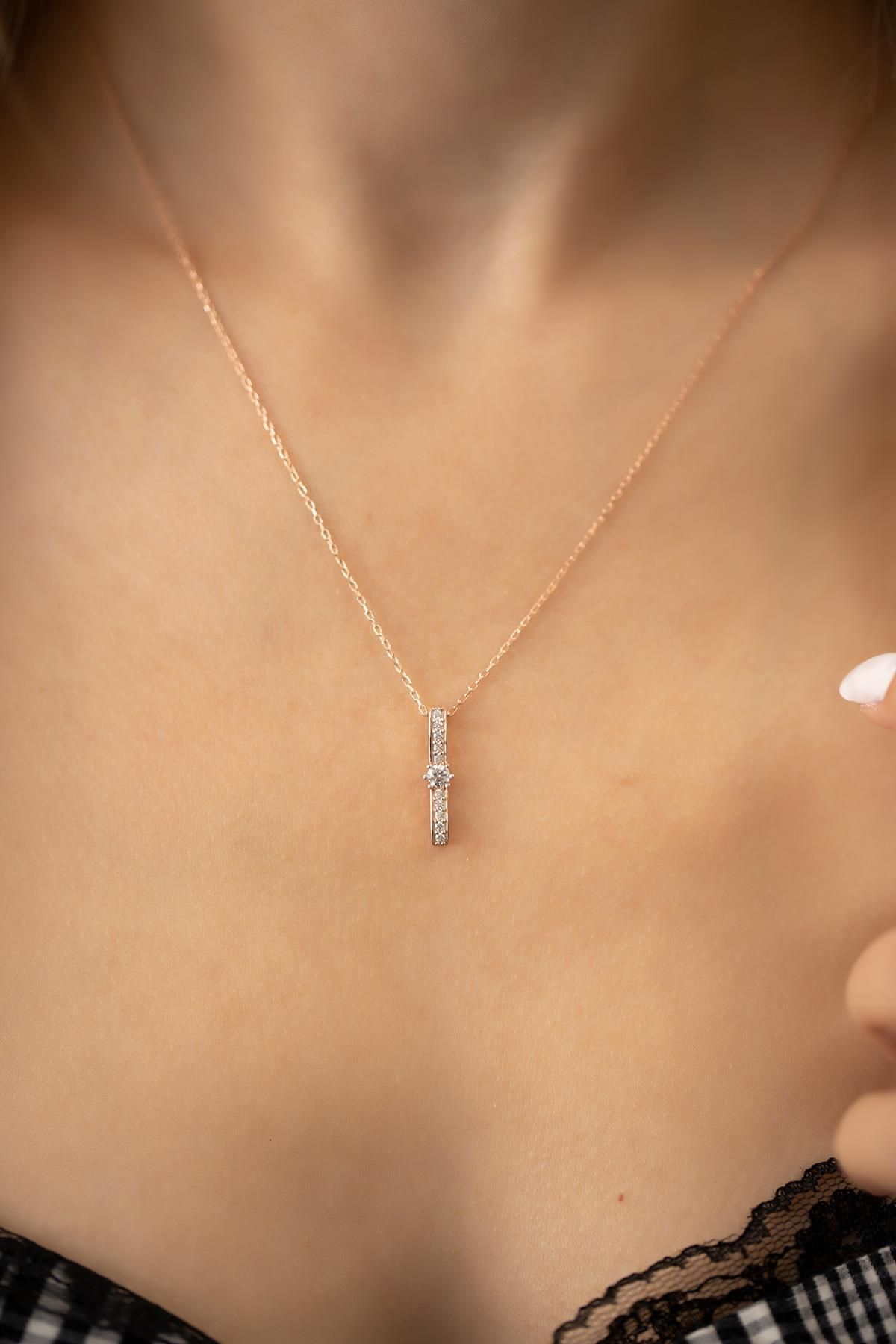 Ninova Silver Çubuk Model Rose Kaplama Gümüş Zirconia Kolye