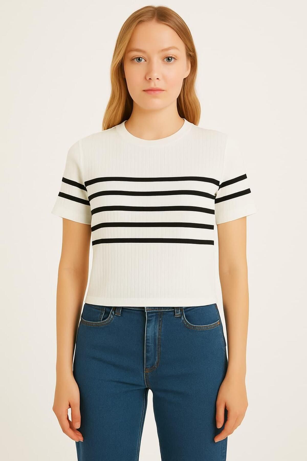 Butik Crop Çizgili Kısa Kollu Tişört