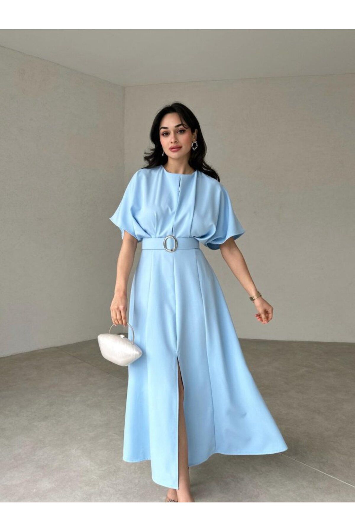 ARZFASHION Kemer Detaylı Yırtmaçlı Piliseli Midi Elbise