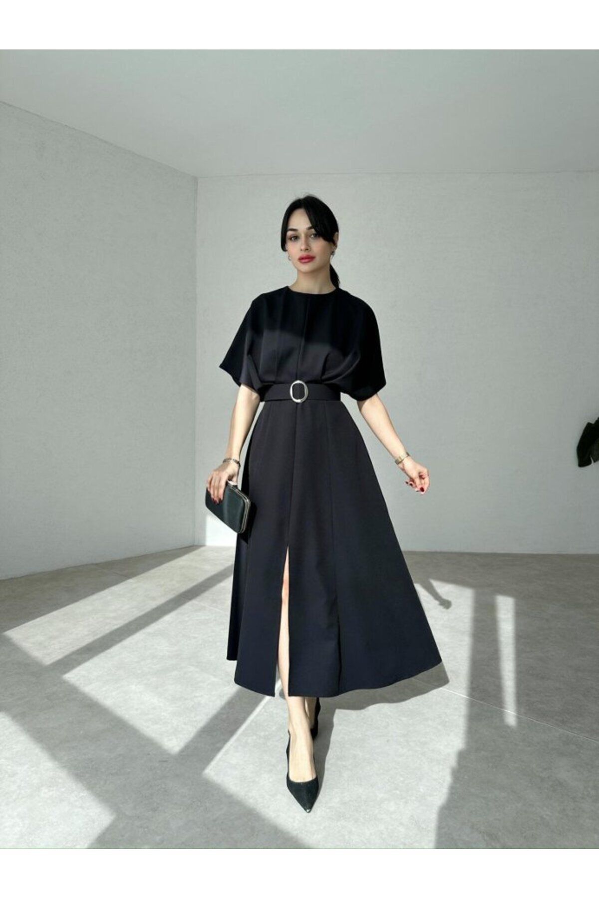 ARZFASHION Kemer Detaylı Yırtmaçlı Piliseli Midi Elbise