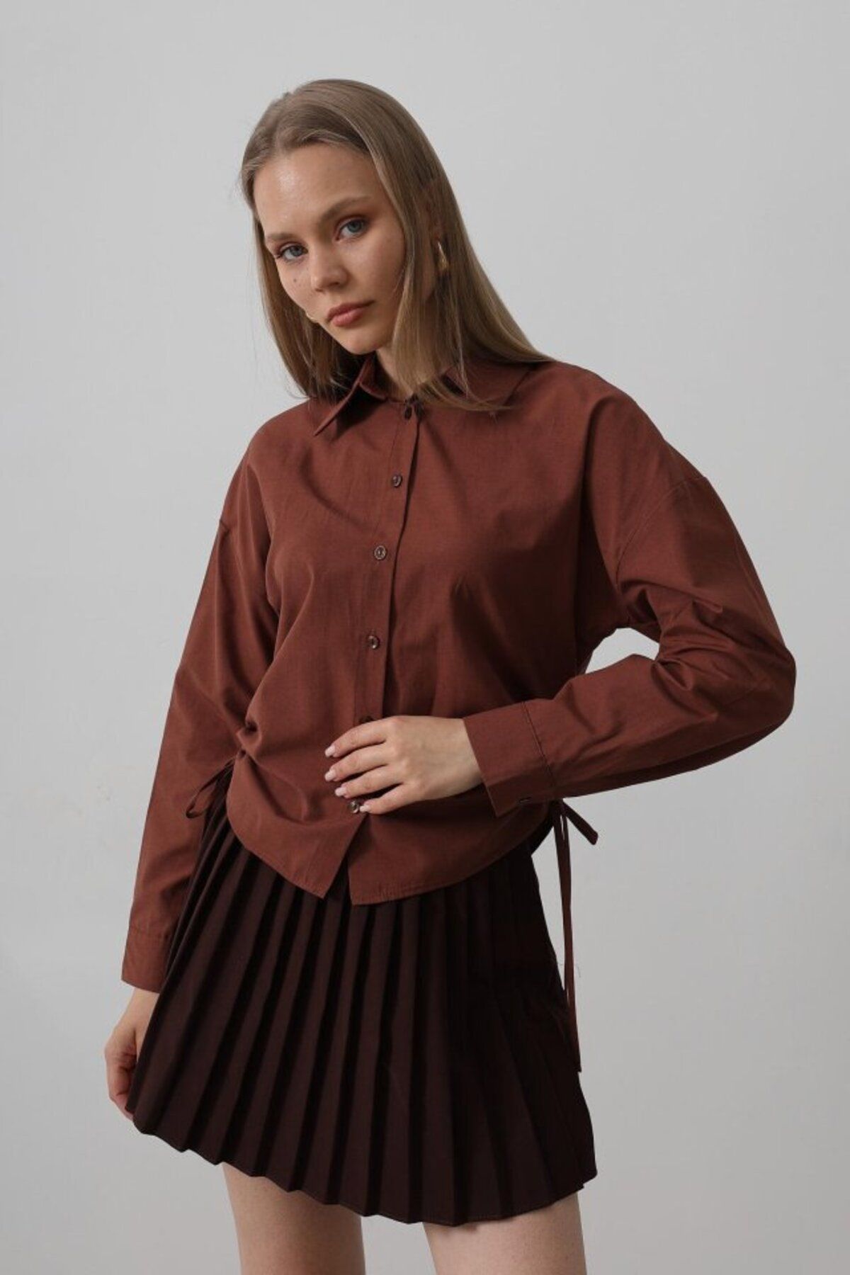 VELİZADE Kadın Konfor Modeli Yeni Sezon Bele Oturan Yanı Büzgülü Slim Fit Dar Kesim Viskon Kumaş Gömlek