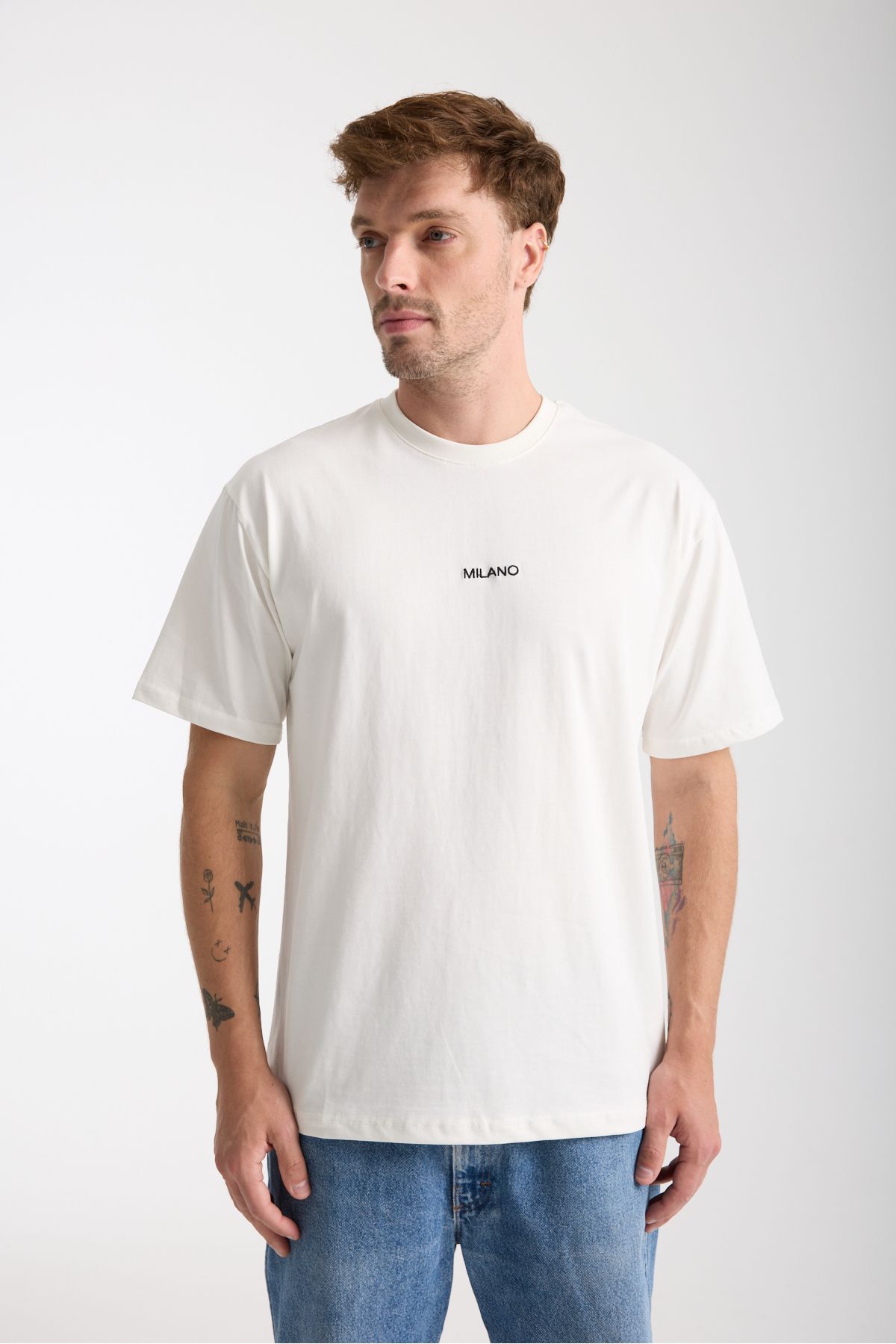 Tarz Cool Erkek Beyaz Milano Nakış Yazılı Oversize Bisiklet Yaka T-Shirt