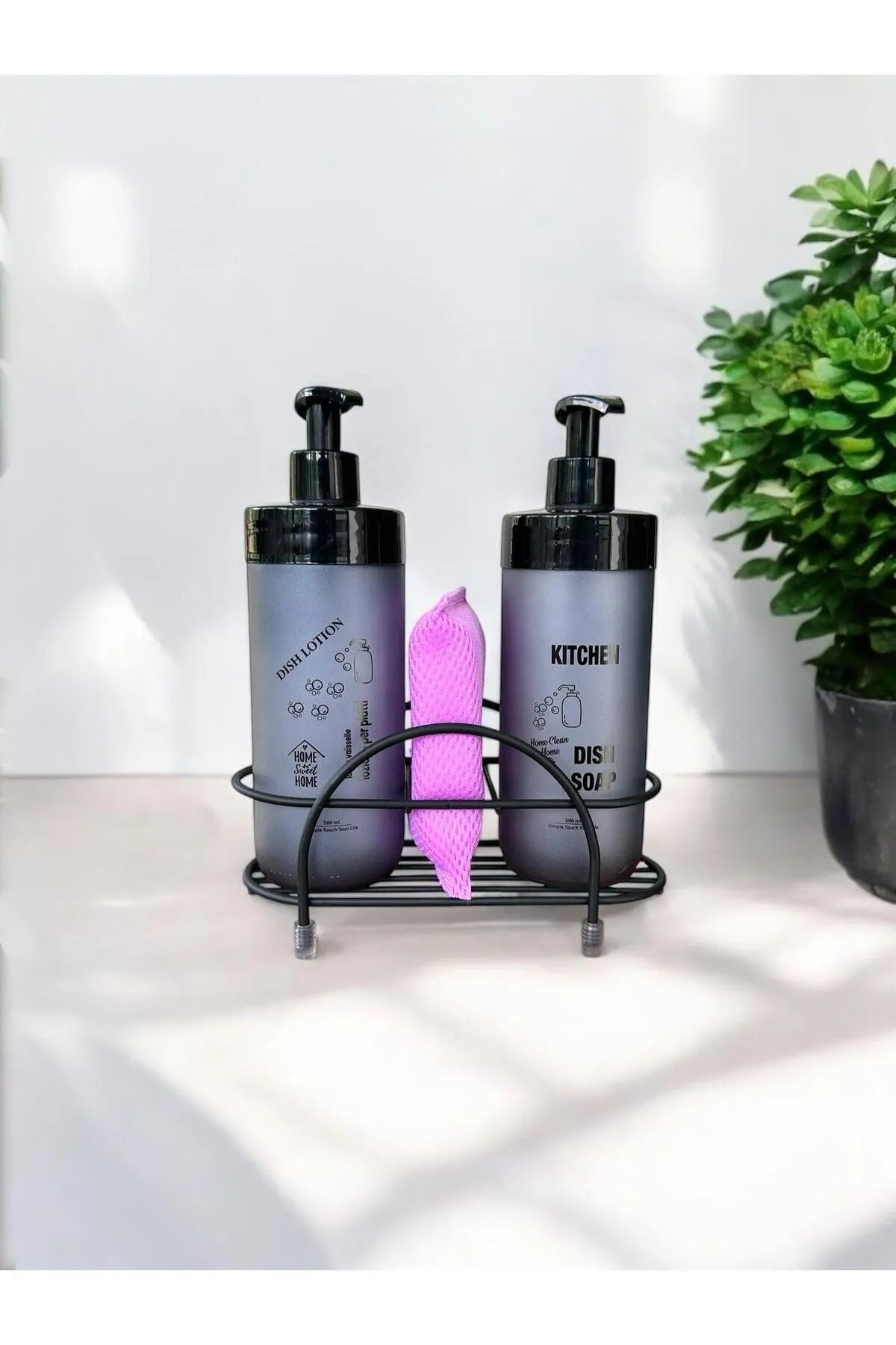 KITCHBATH 2'li Siyah Cam Sabunluk Seti – Metal Standlı, Serigrafi Yazılı Tezgah Üstü Deterjanlık