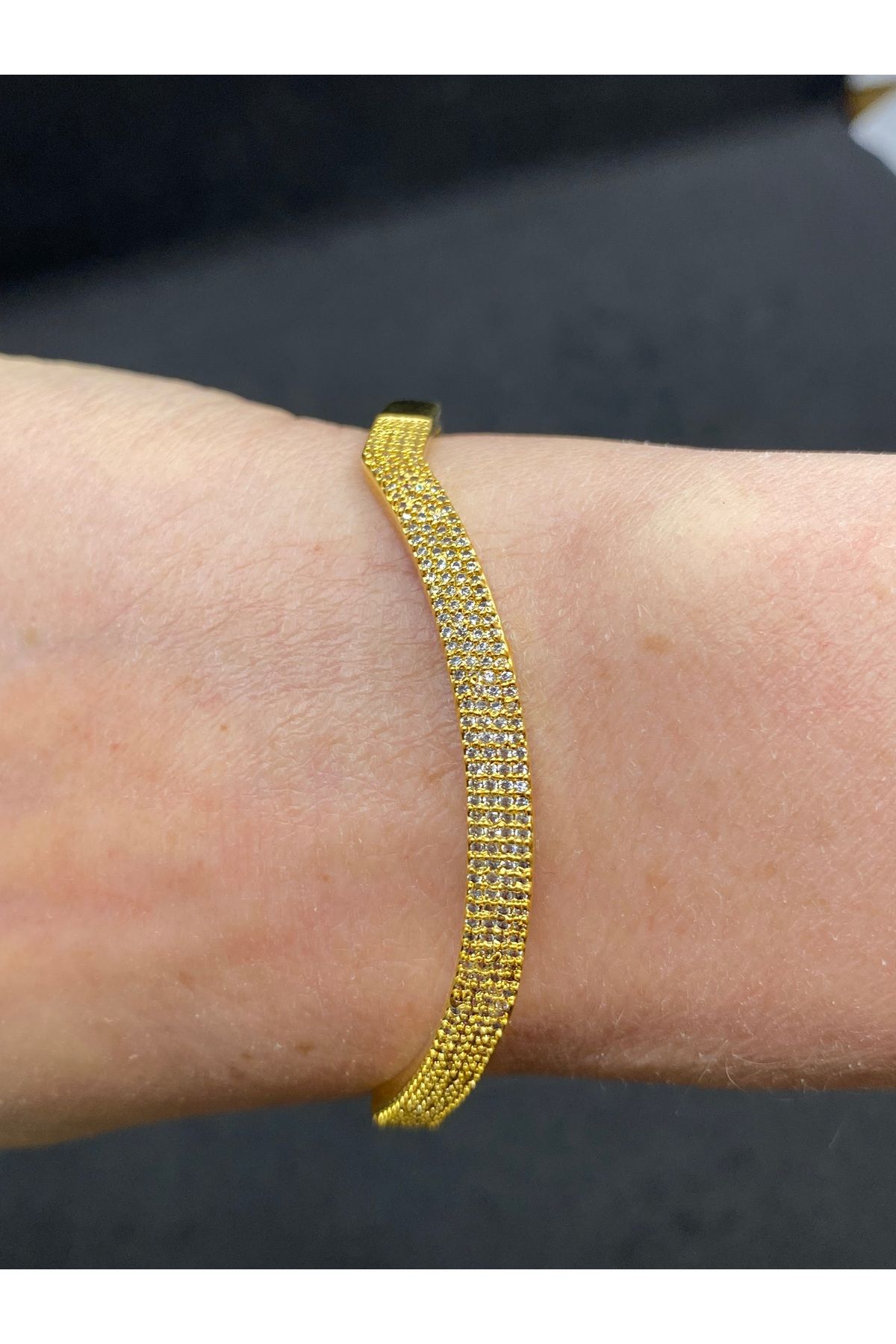 Jiji Jewelery Şık Tek Bant Zirkon Taşlı Paslanmaz Çelik Kelepçe Bileklik 17 cm