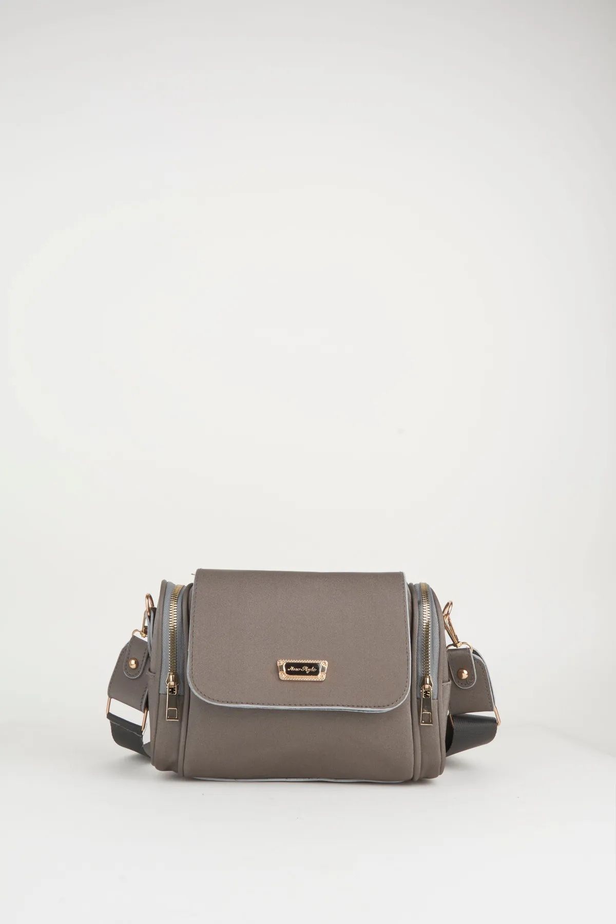 byFOX Fashion Kadın 6 Gözlü Silindir Çapraz Çanta Armalı (arma değişiklik gösterebilir)En:24cm Boy:16cm Dip:9cm